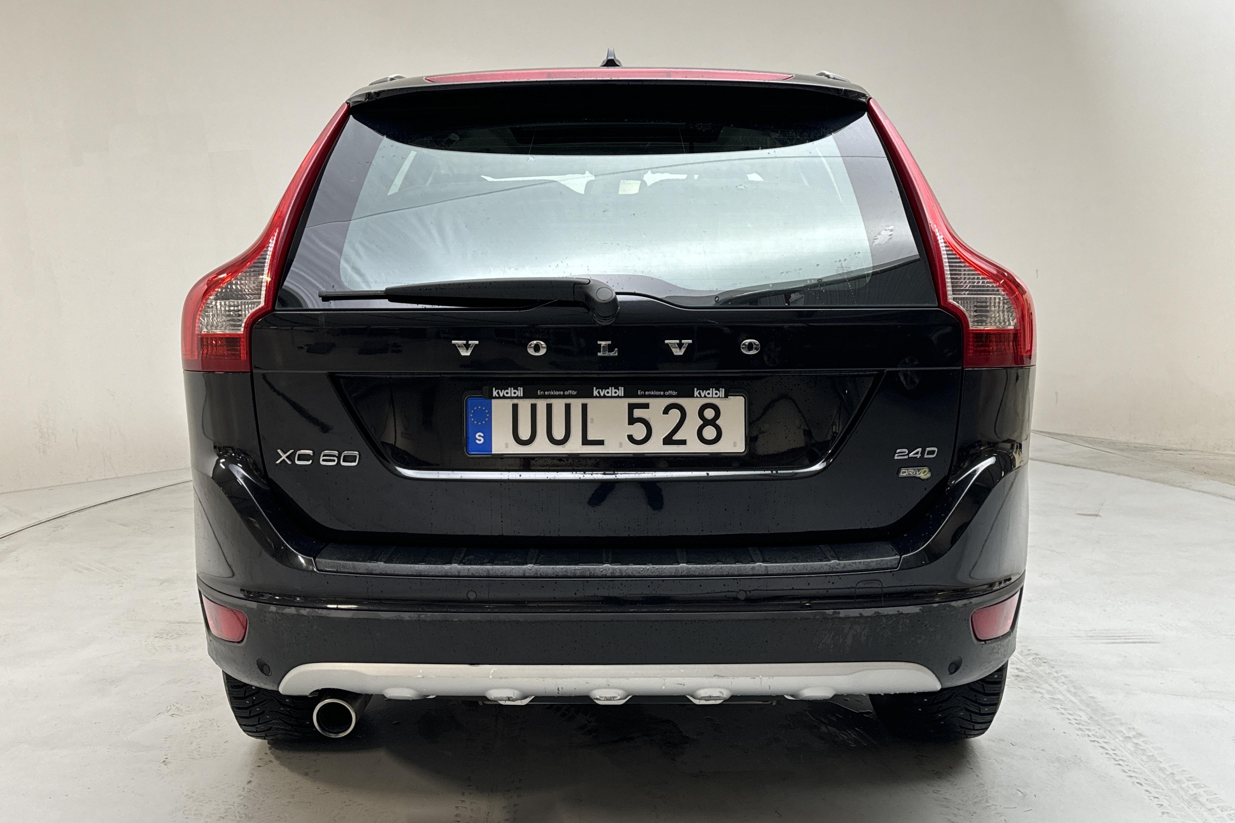 Volvo XC60 2.4D 2WD (175hk) - 24 380 mil - Manuell - svart - 2010