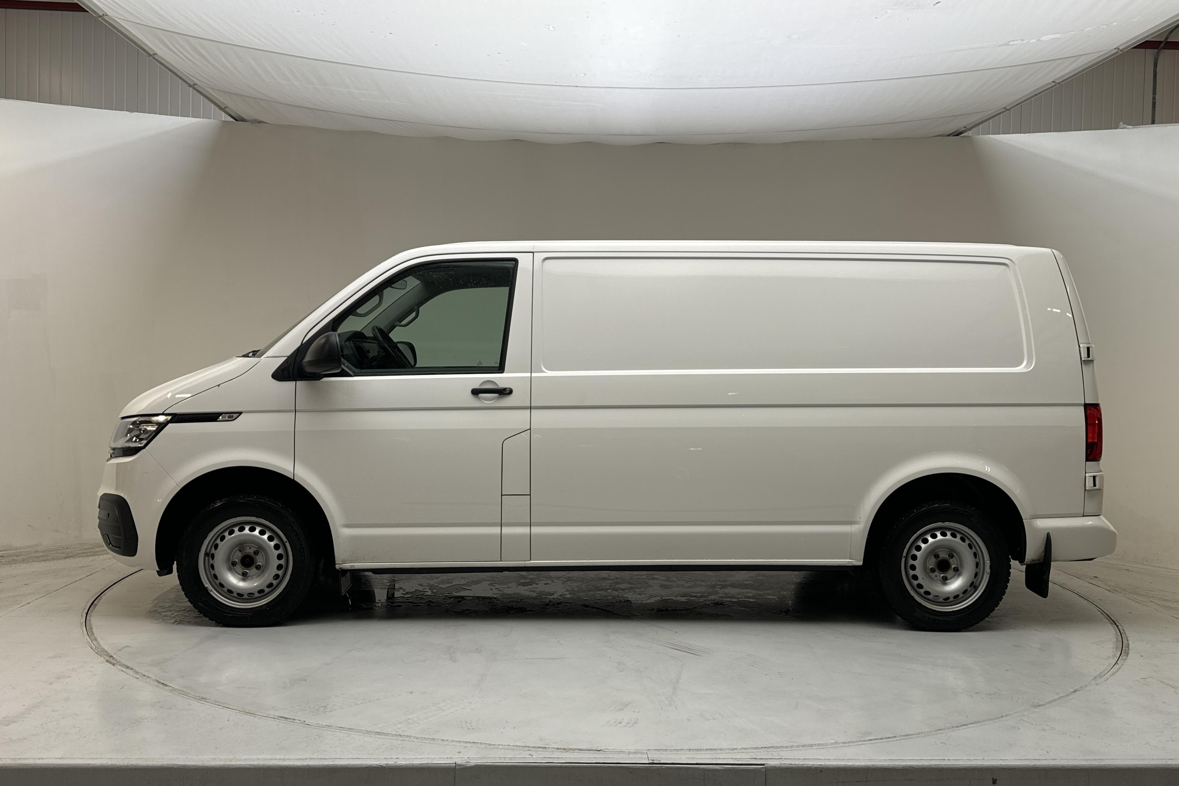 VW Transporter T6.1 Skåp TDI (110hk) - 9 170 mil - Manuell - vit - 2020