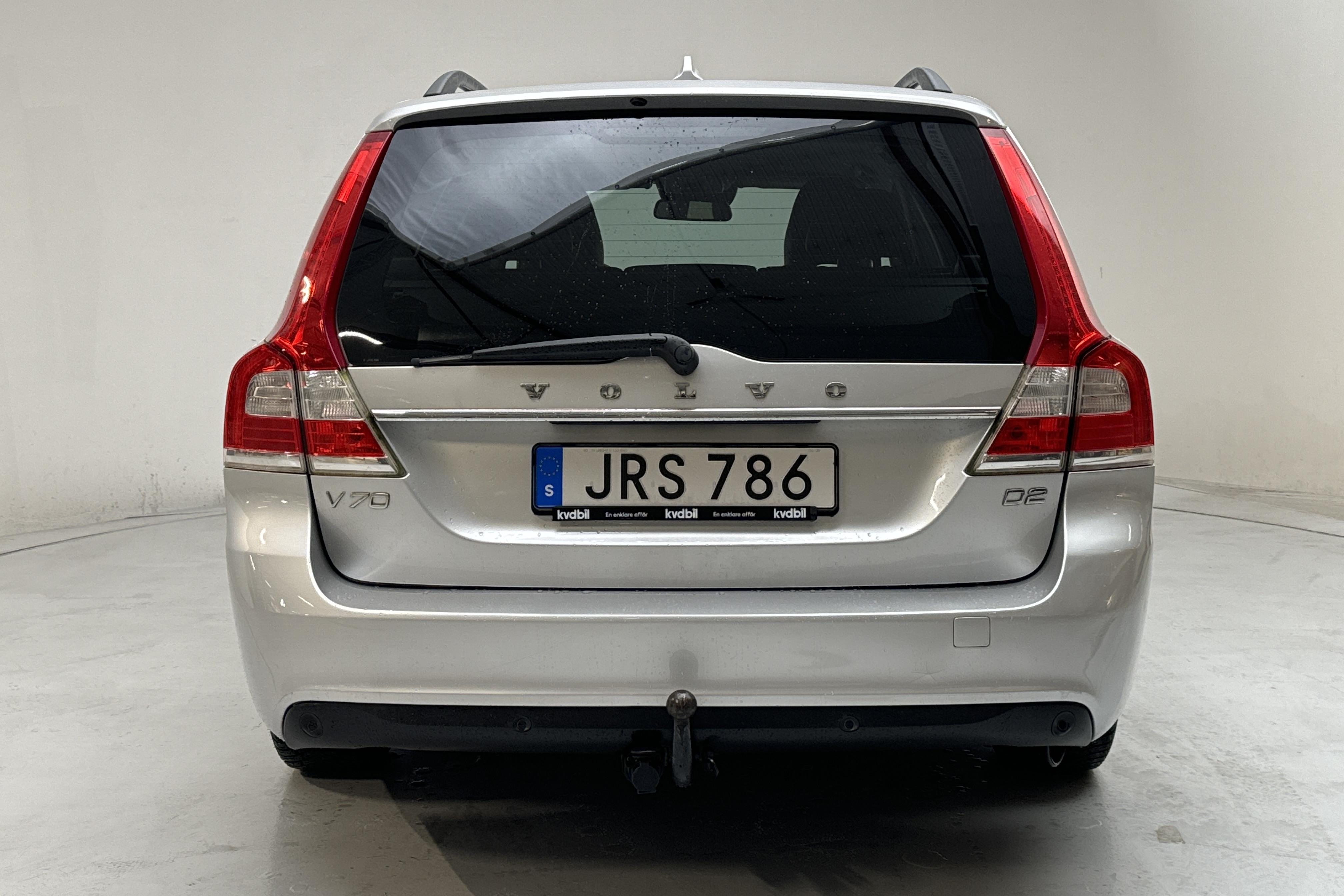 Volvo V70 II D2 (115hk) - 181 200 km - Manuaalinen - hopea - 2015