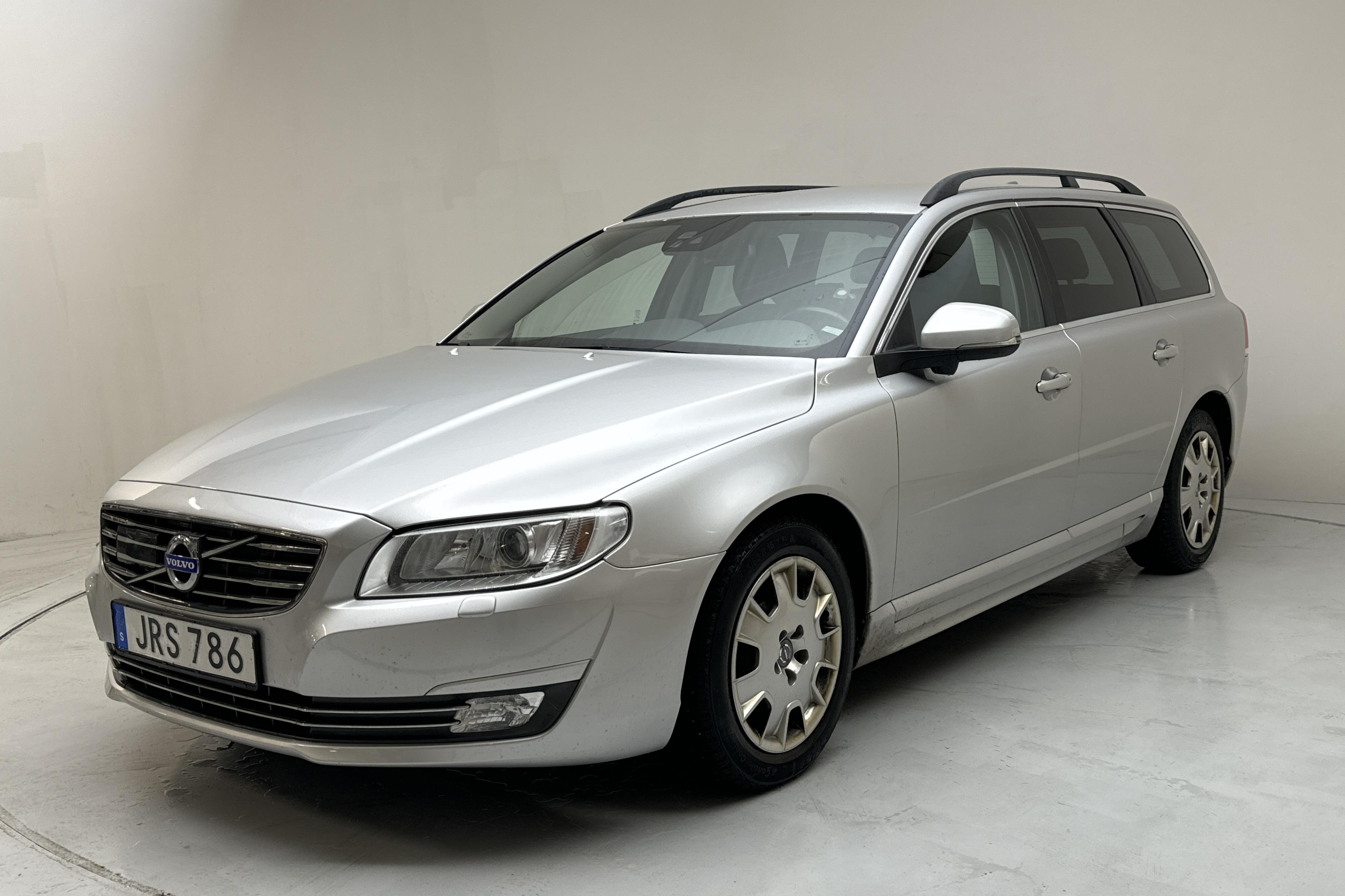 Volvo V70 II D2 (115hk) - 181 200 km - Manuaalinen - hopea - 2015