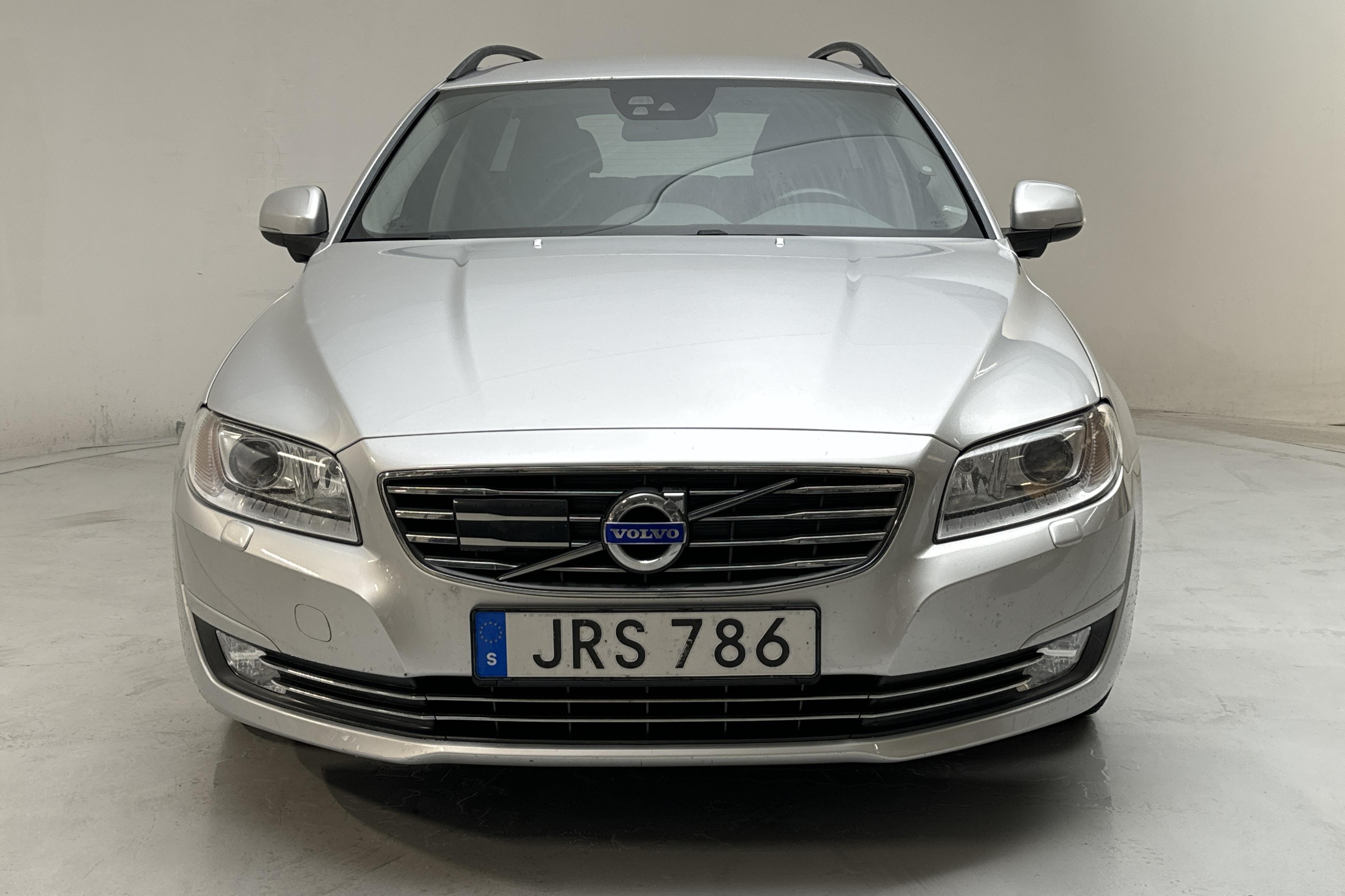 Volvo V70 II D2 (115hk) - 181 200 km - Manuaalinen - hopea - 2015