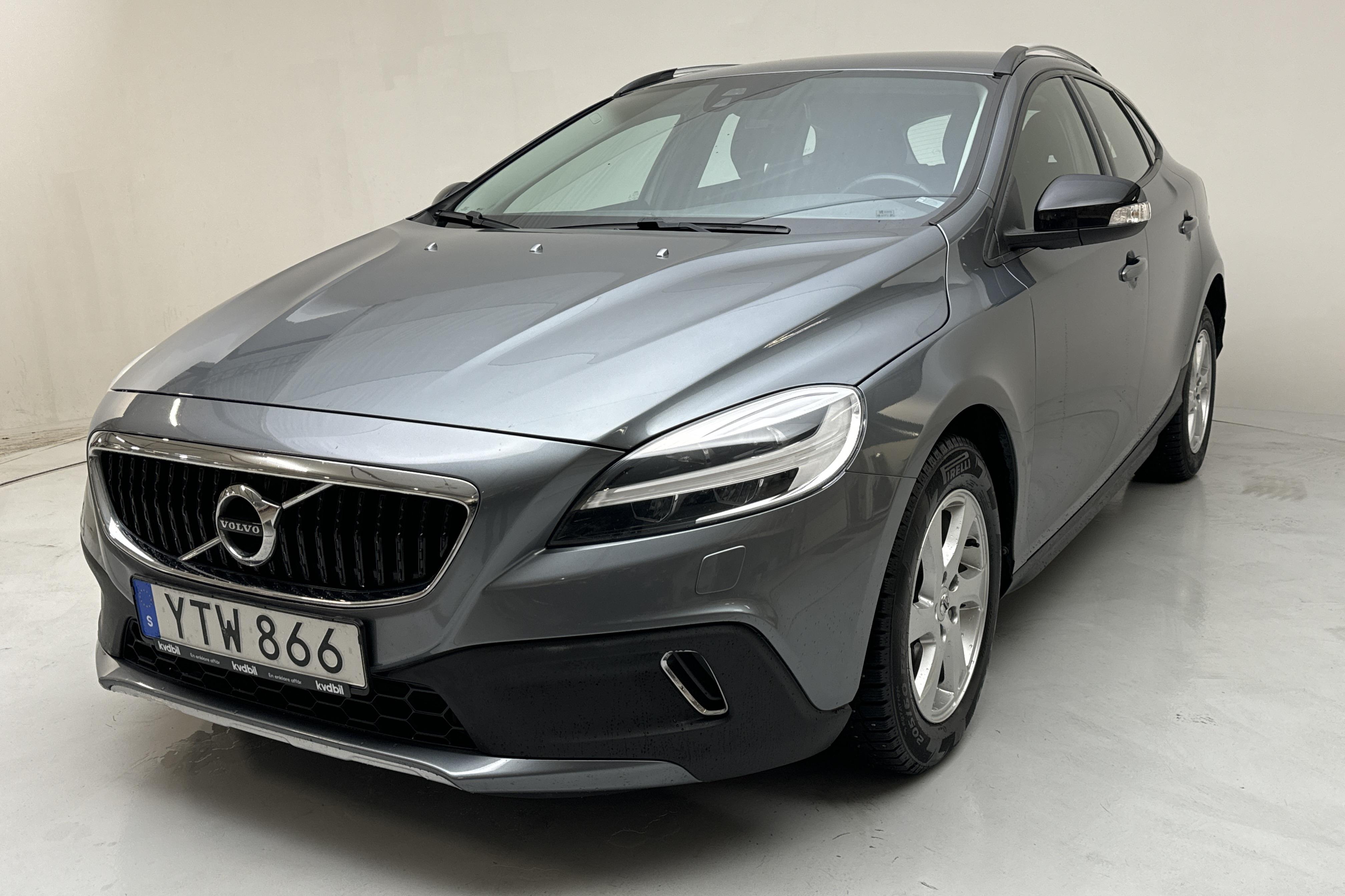 Volvo V40 Cross Country D3 (150hk) - 93 350 km - Automatyczna - szary - 2019