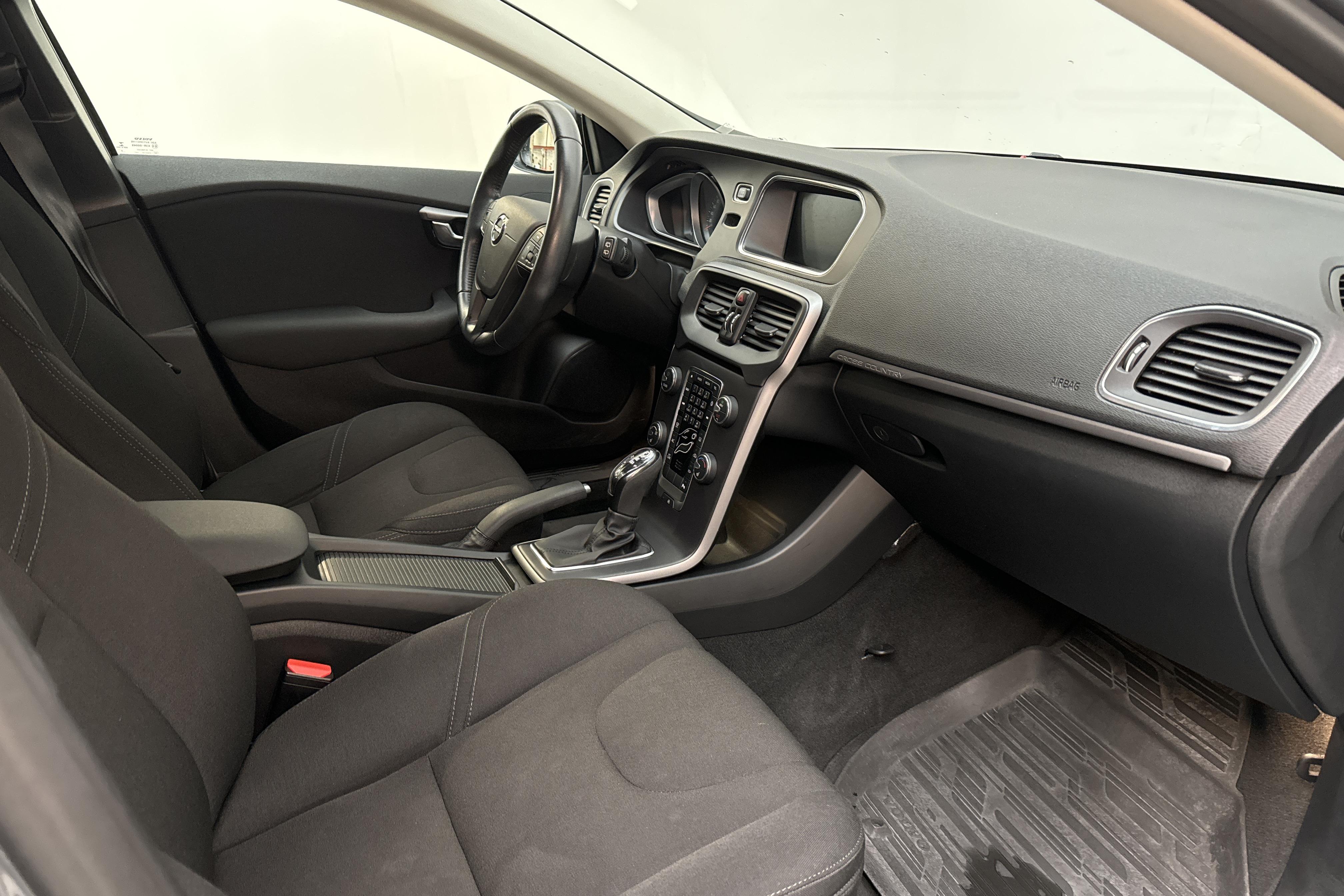 Volvo V40 Cross Country D3 (150hk) - 93 350 km - Automatyczna - szary - 2019