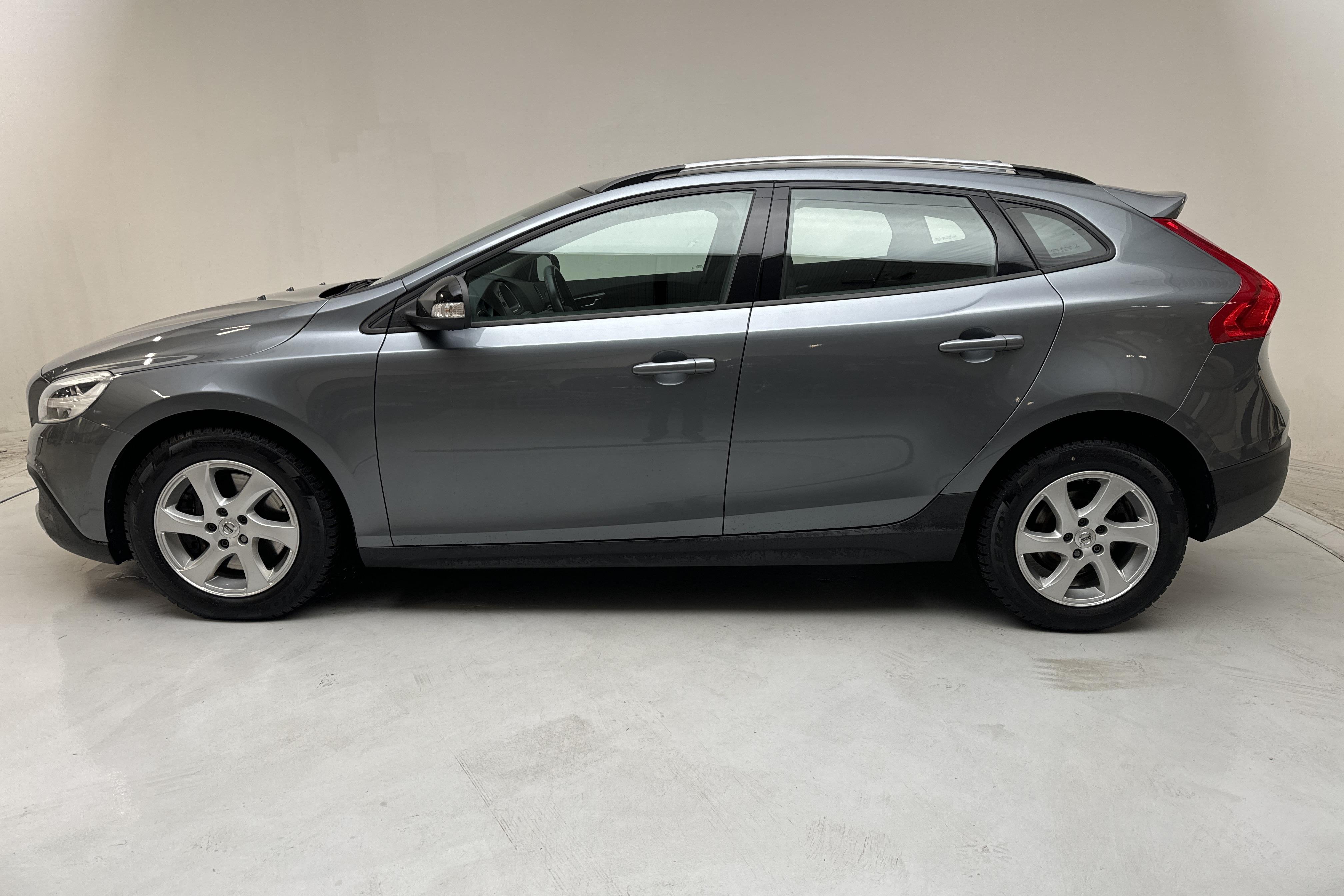 Volvo V40 Cross Country D3 (150hk) - 93 350 km - Automatyczna - szary - 2019