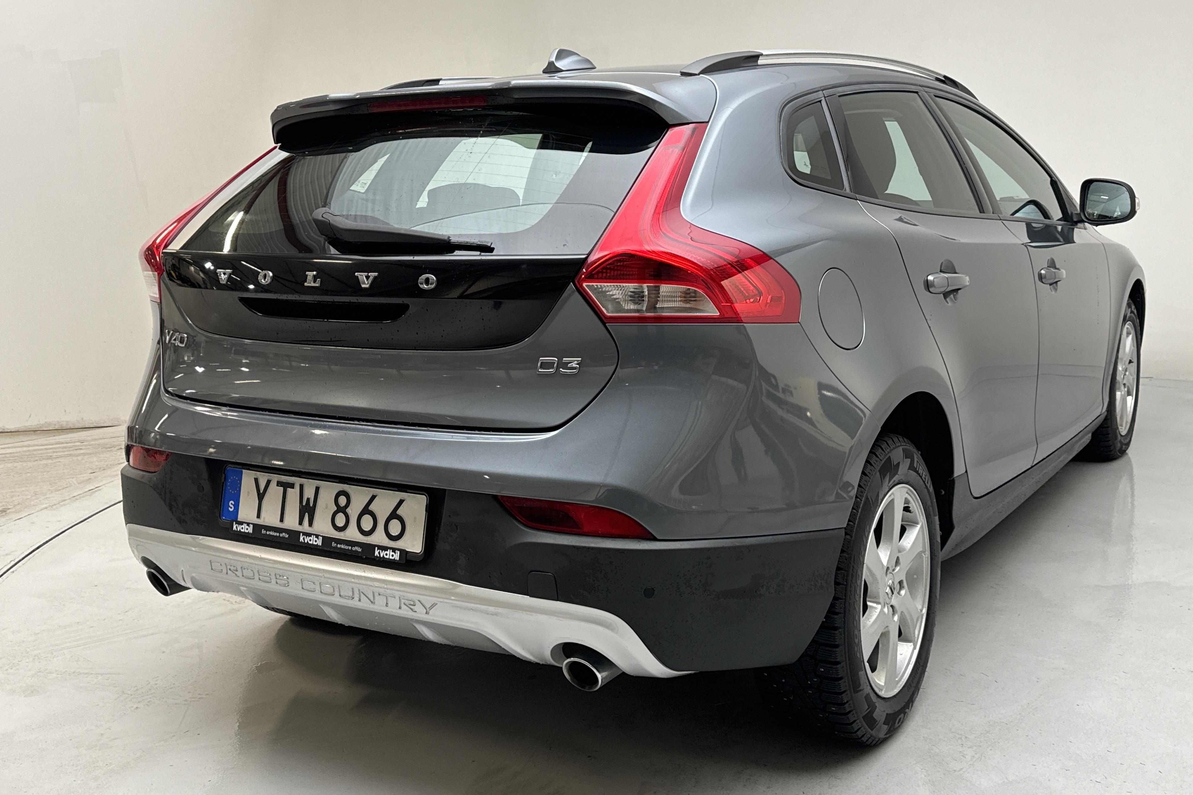 Volvo V40 Cross Country D3 (150hk) - 93 350 km - Automatyczna - szary - 2019