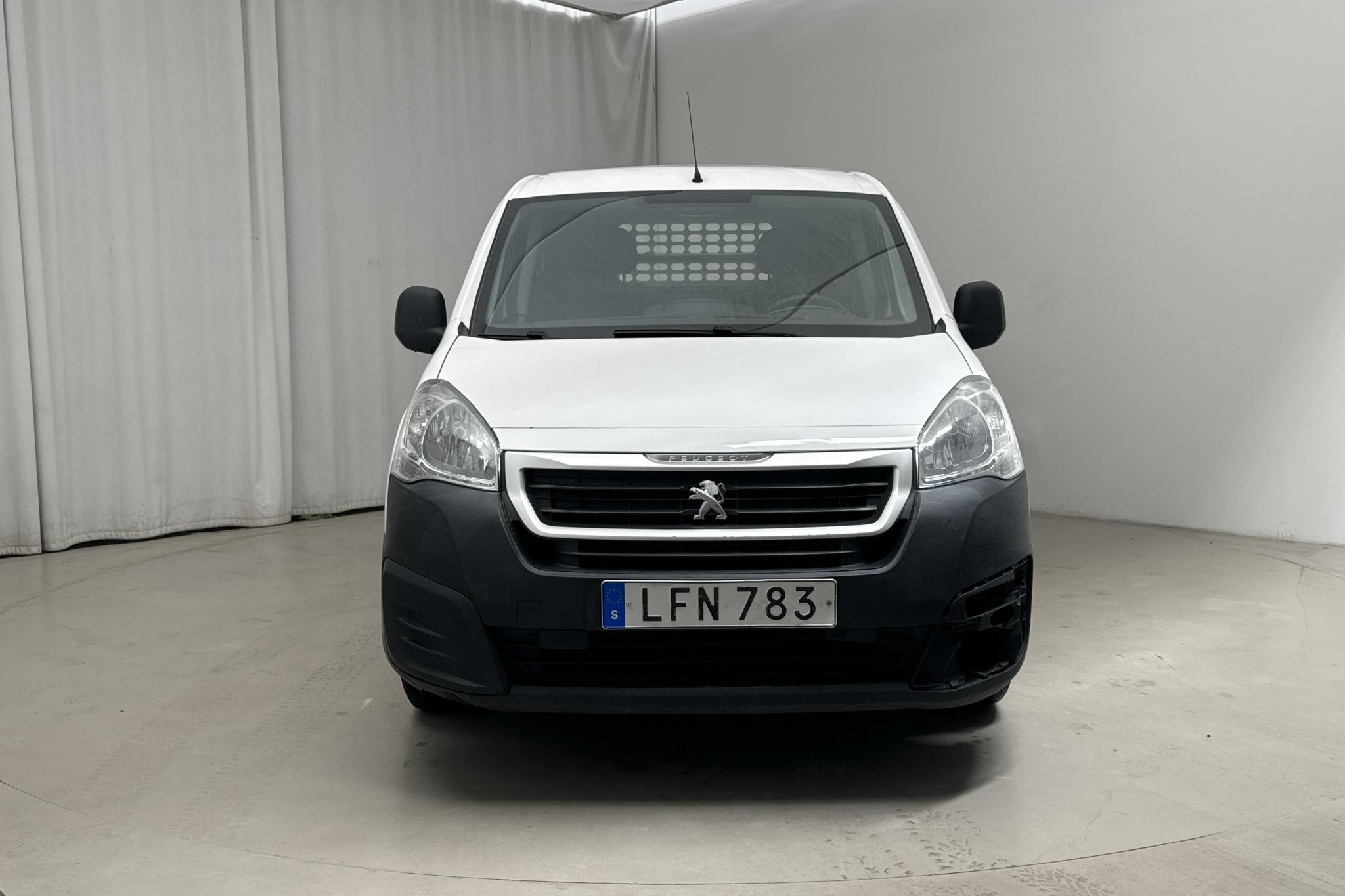 Peugeot Partner Pickup 1.6 BlueHDi (99hk) - 9 473 mil - Manuell - vit - 2017