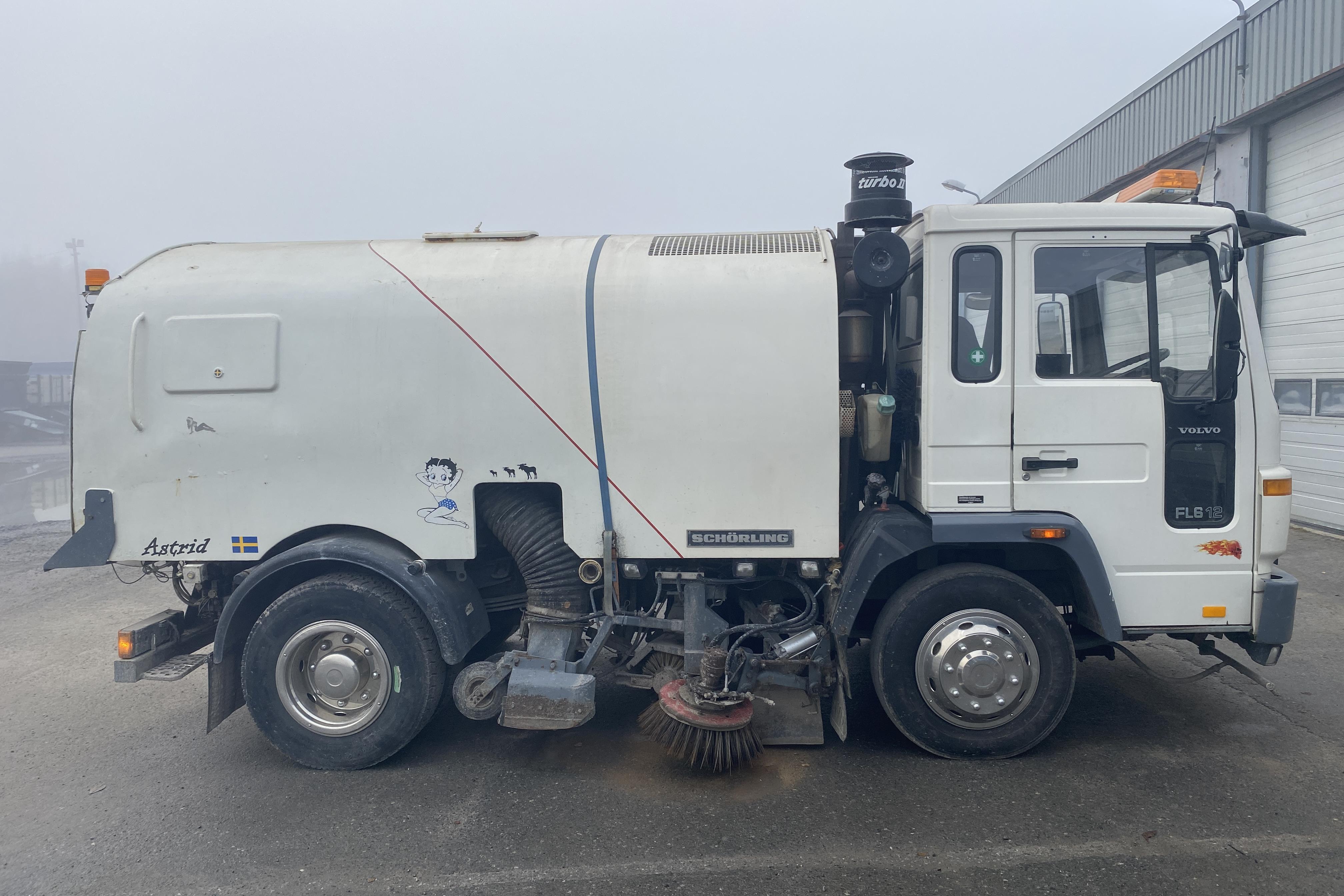 VOLVO FL612AVK - 159 613 km - Automat - vit - 1990