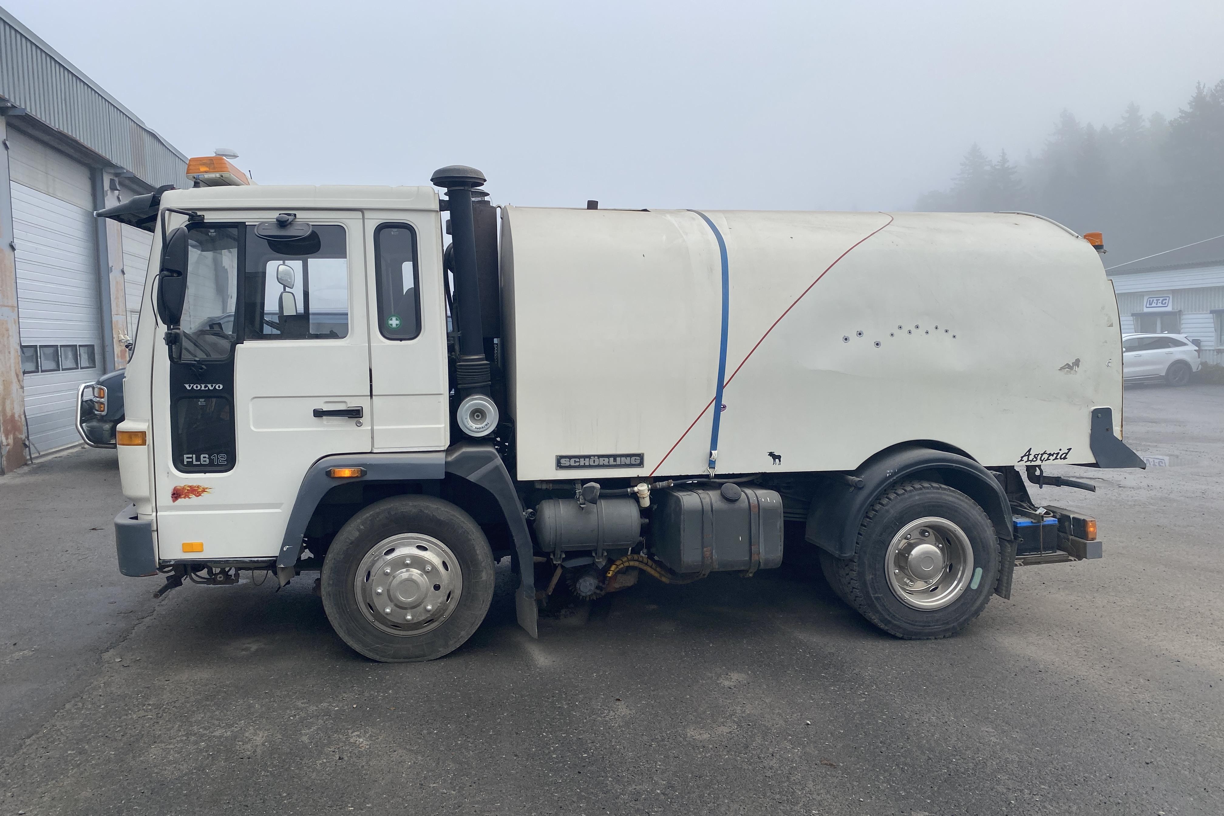 VOLVO FL612AVK - 159 613 km - Automat - vit - 1990