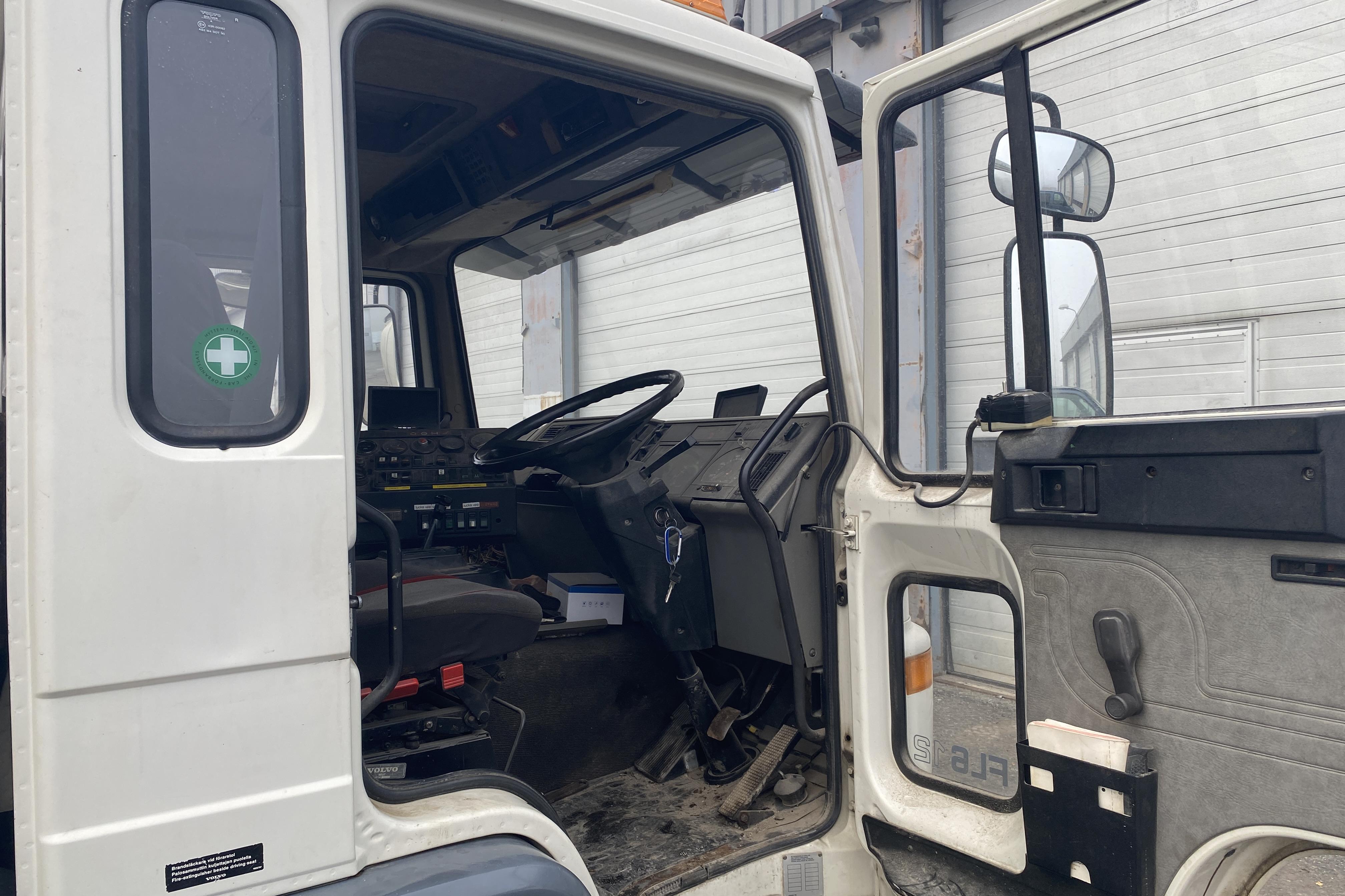 VOLVO FL612AVK - 159 613 km - Automat - vit - 1990