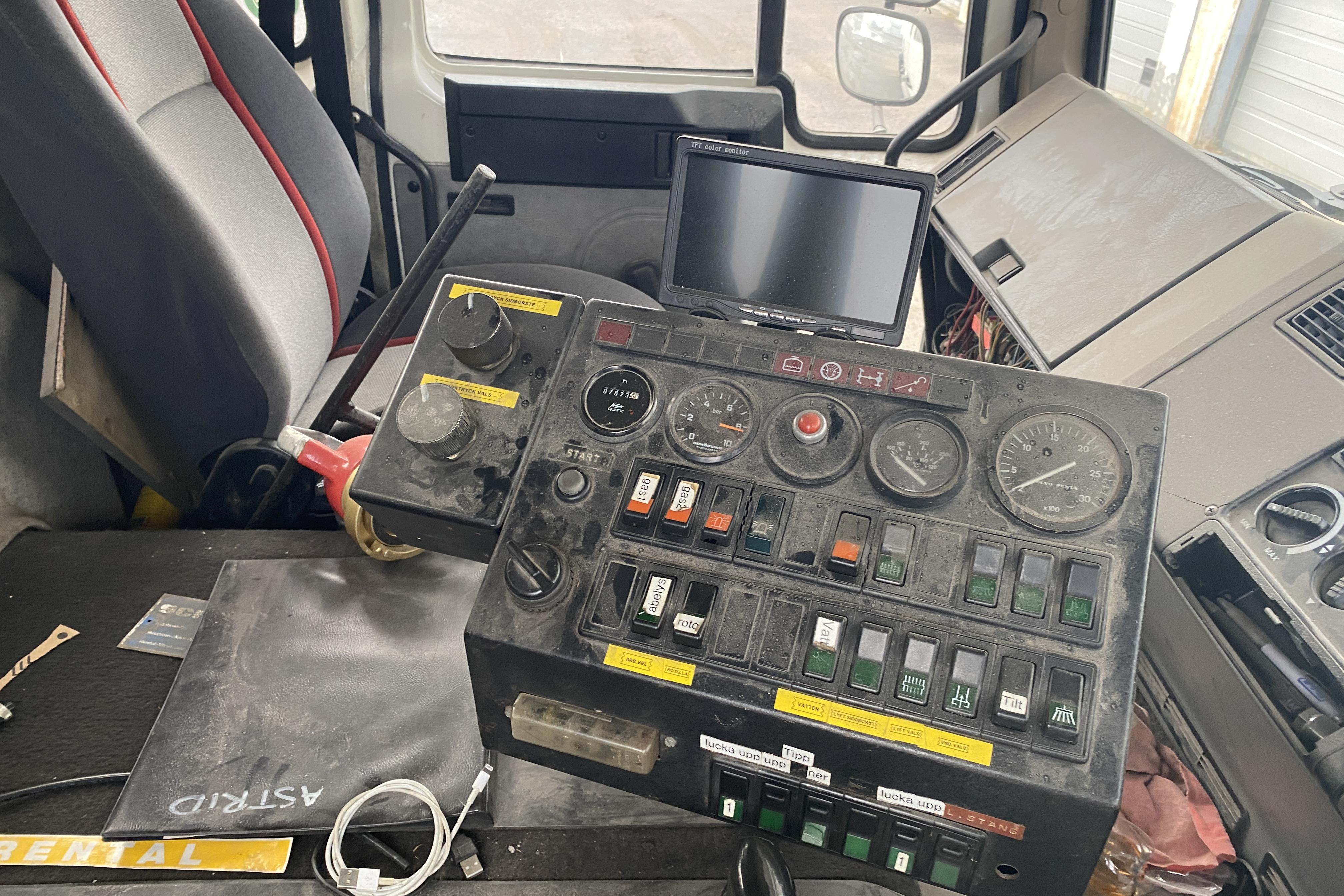 VOLVO FL612AVK - 159 613 km - Automat - vit - 1990