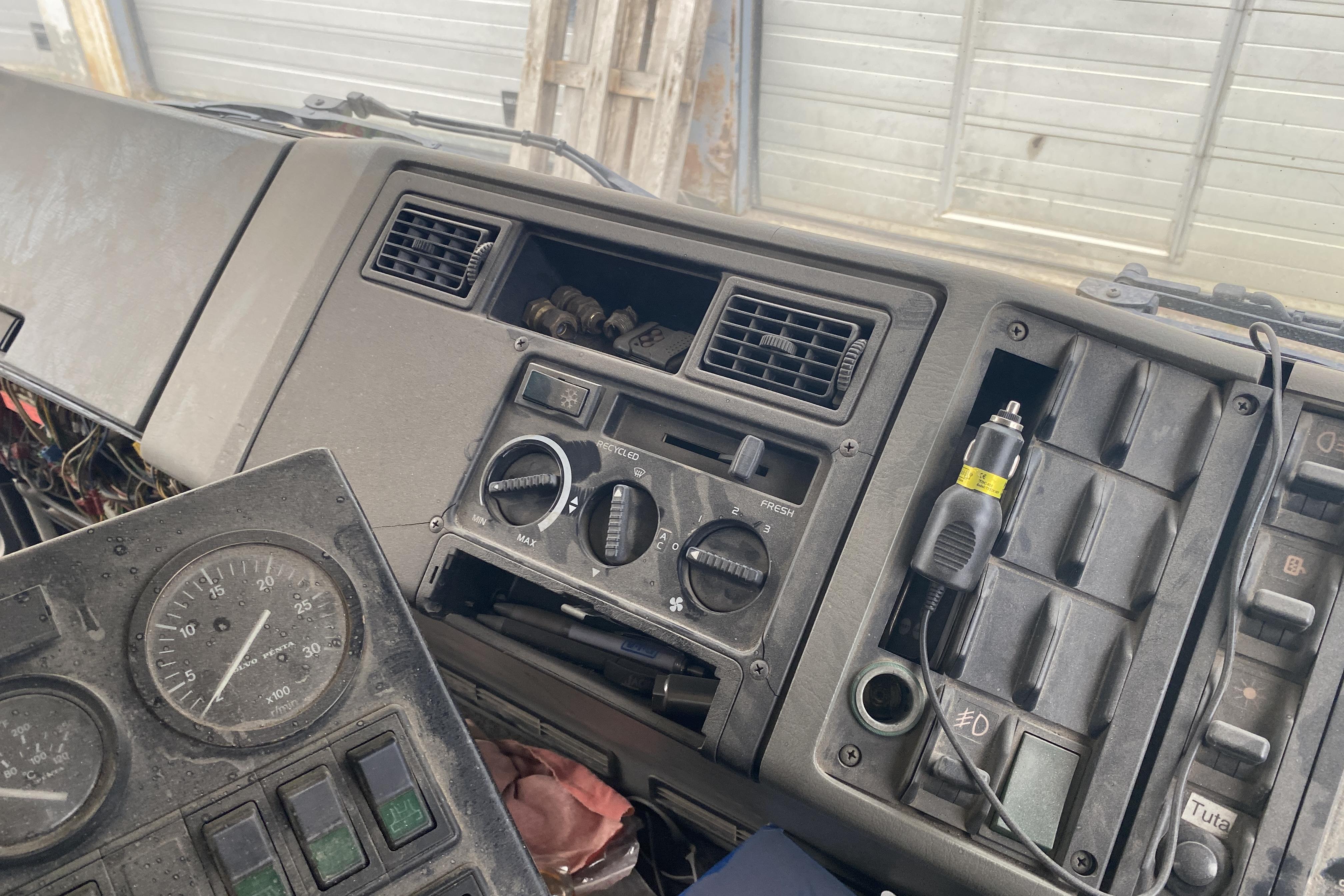 VOLVO FL612AVK - 159 613 km - Automat - vit - 1990