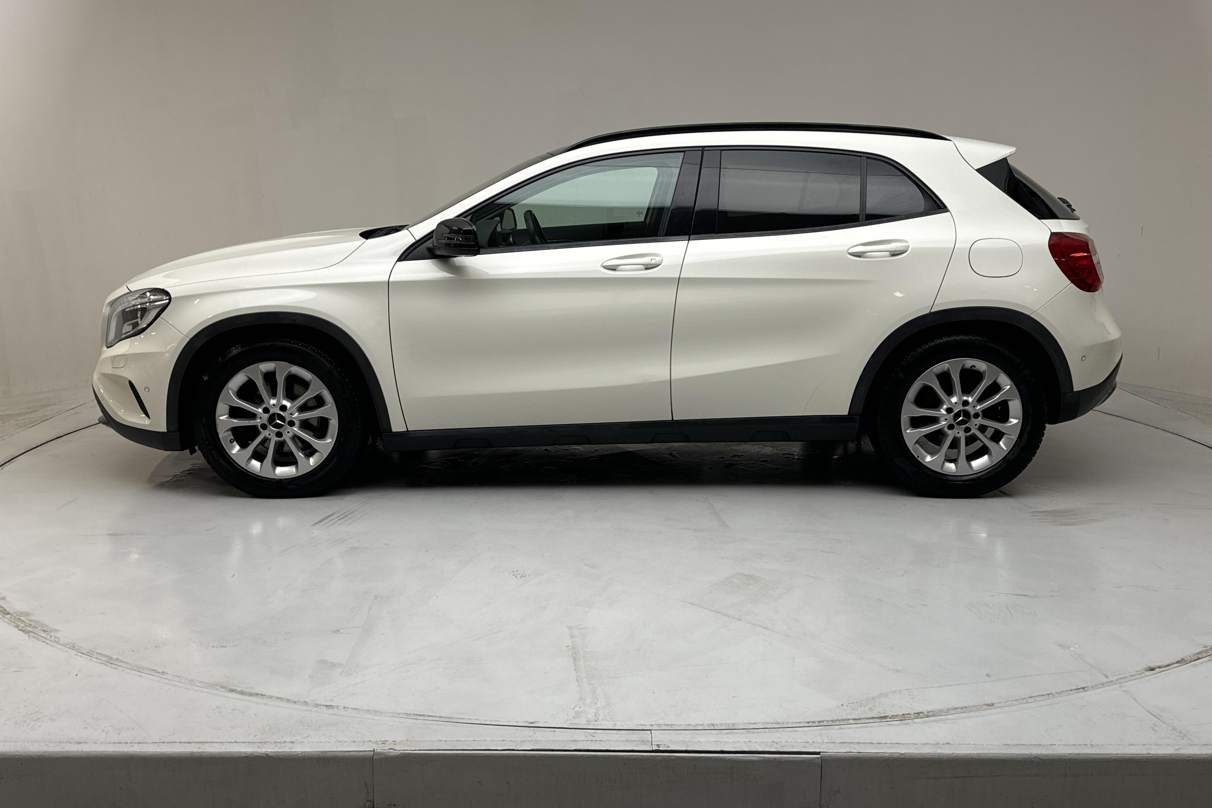 Mercedes GLA 220 d 4MATIC X156 (170hk) - 127 080 km - Automatic - white - 2016