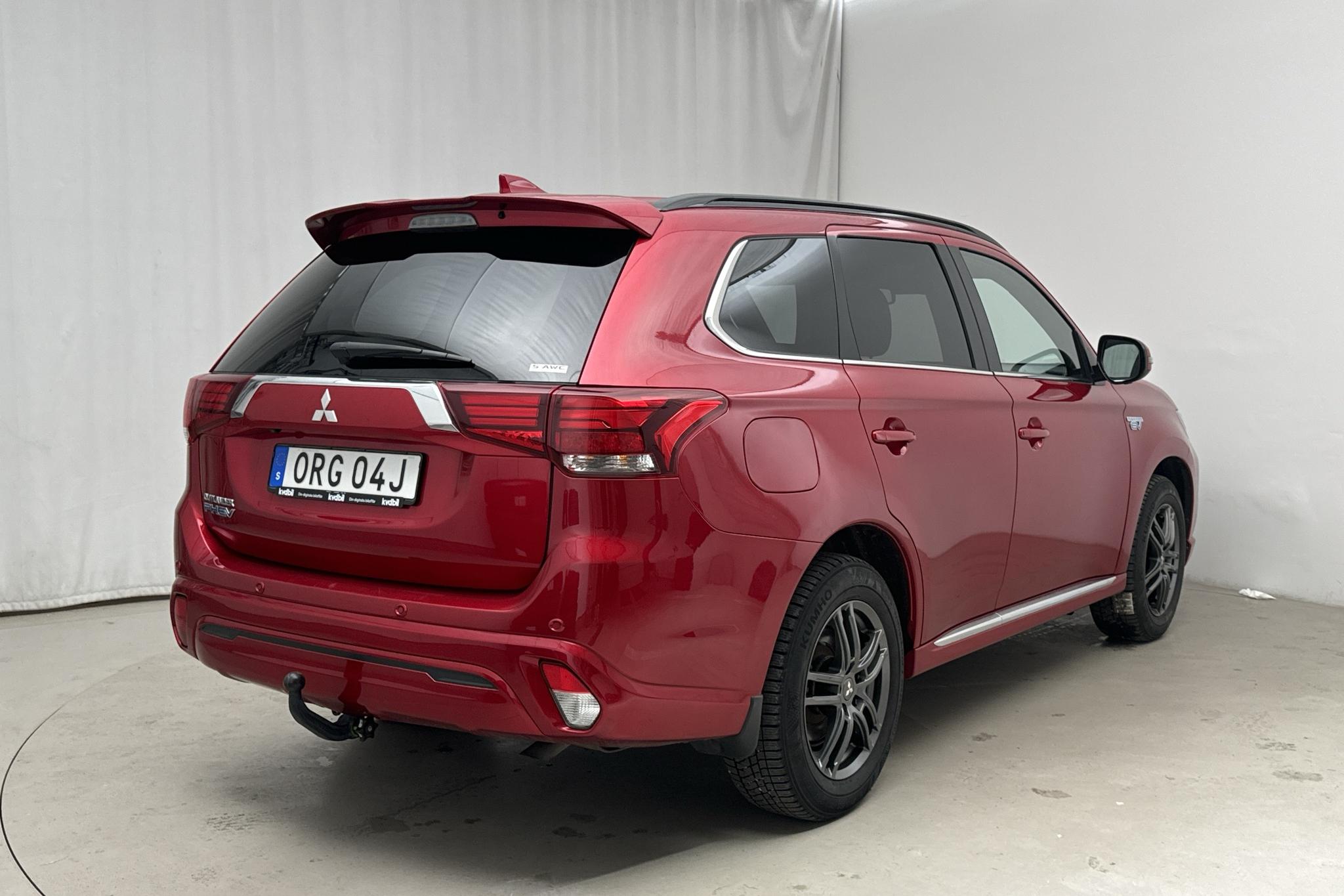 Mitsubishi Outlander 2.4 Plug-in Hybrid 4WD (136hk) - 9 288 mil - Automat - röd - 2020