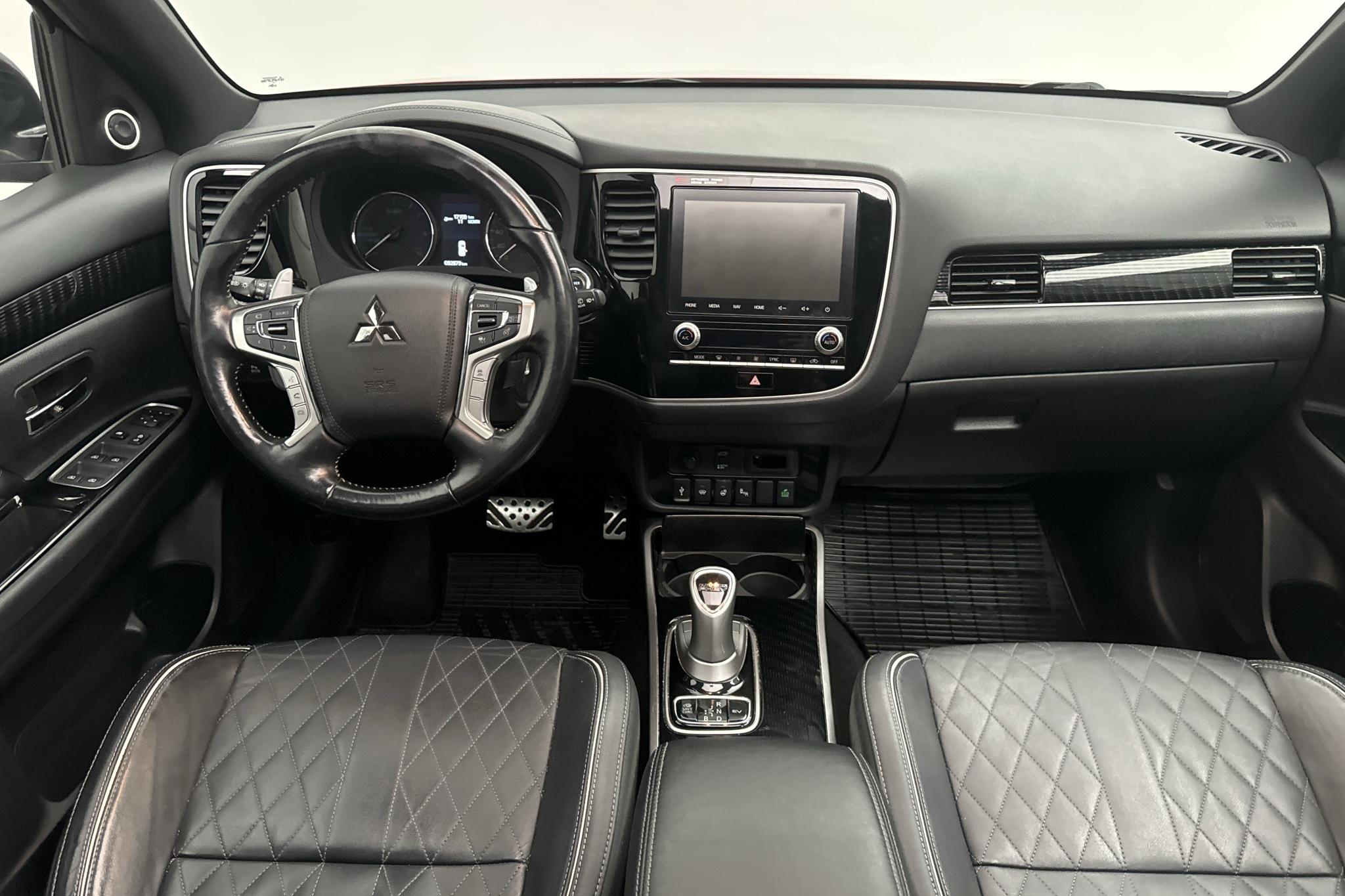 Mitsubishi Outlander 2.4 Plug-in Hybrid 4WD (136hk) - 9 288 mil - Automat - röd - 2020