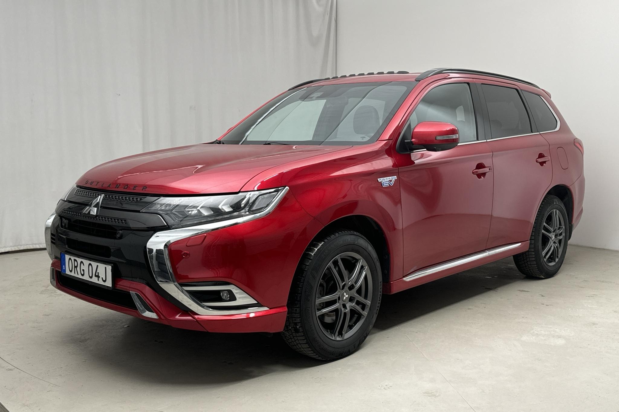 Mitsubishi Outlander 2.4 Plug-in Hybrid 4WD (136hk) - 9 288 mil - Automat - röd - 2020