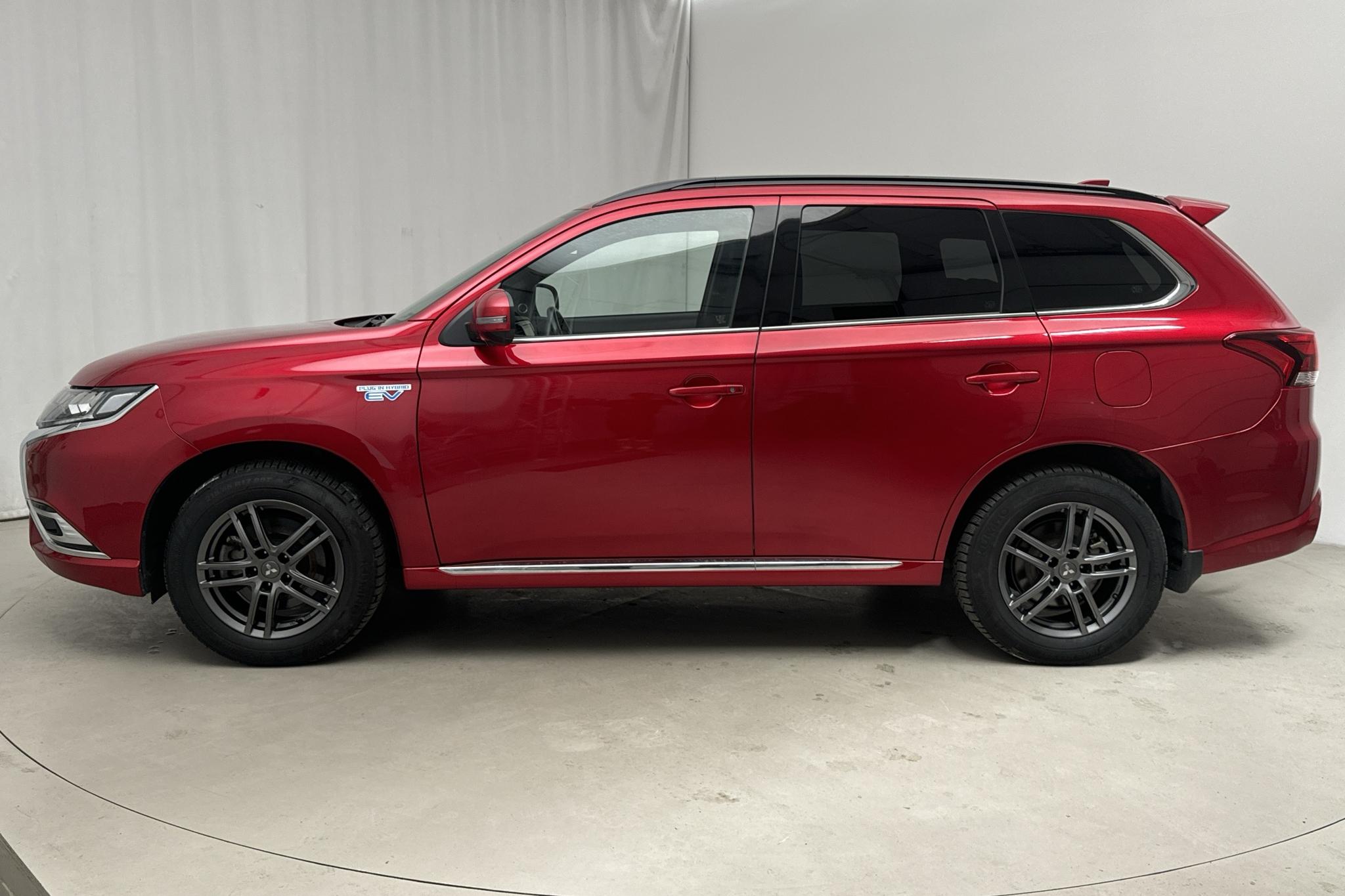 Mitsubishi Outlander 2.4 Plug-in Hybrid 4WD (136hk) - 9 288 mil - Automat - röd - 2020