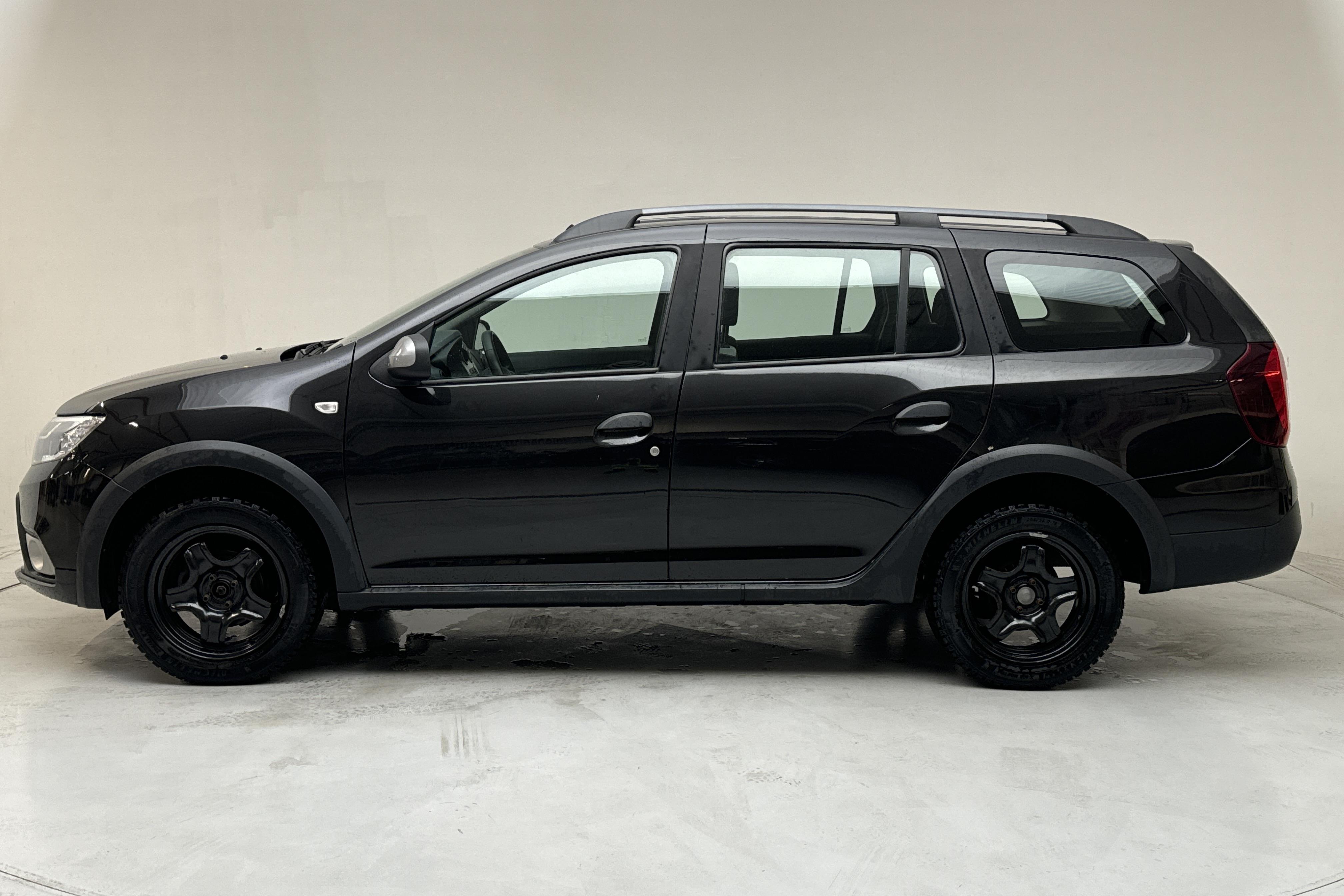 Dacia Logan MCV 0.9 TCe (90hk) - 5 560 mil - Manuell - svart - 2019