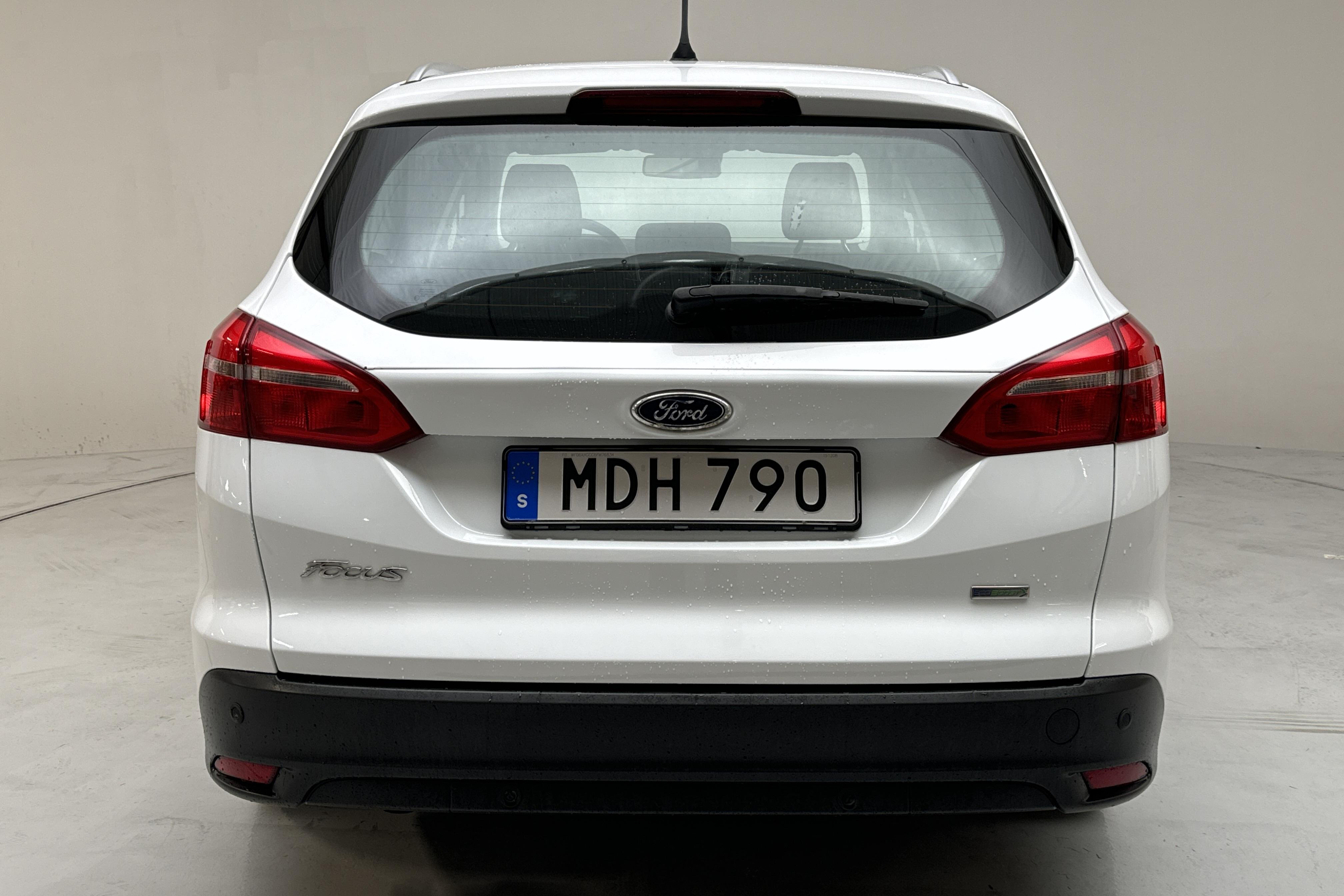 Ford Focus 1.0 EcoBoost Kombi (125hk) - 133 040 km - Manualna - biały - 2016