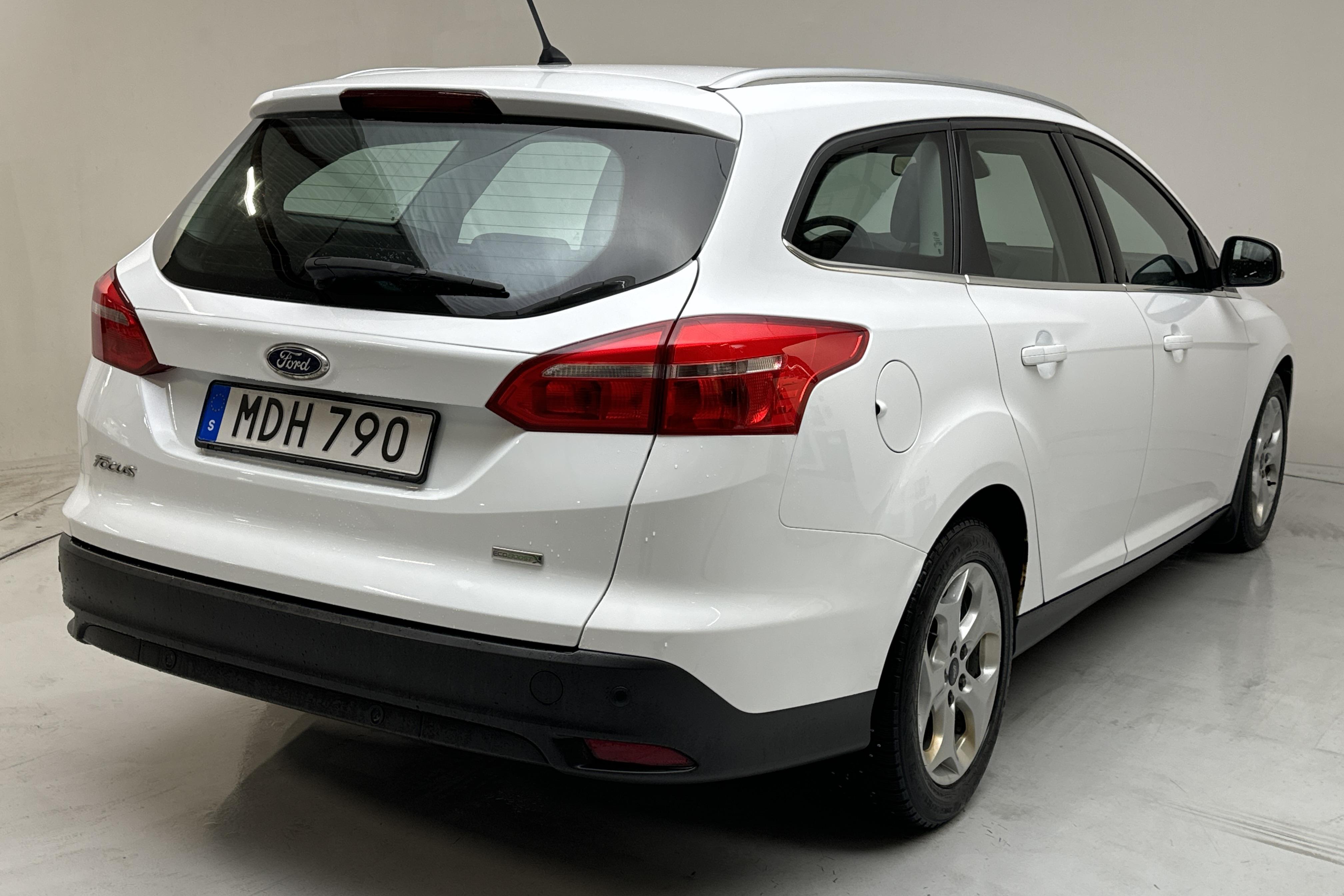 Ford Focus 1.0 EcoBoost Kombi (125hk) - 133 040 km - Manualna - biały - 2016