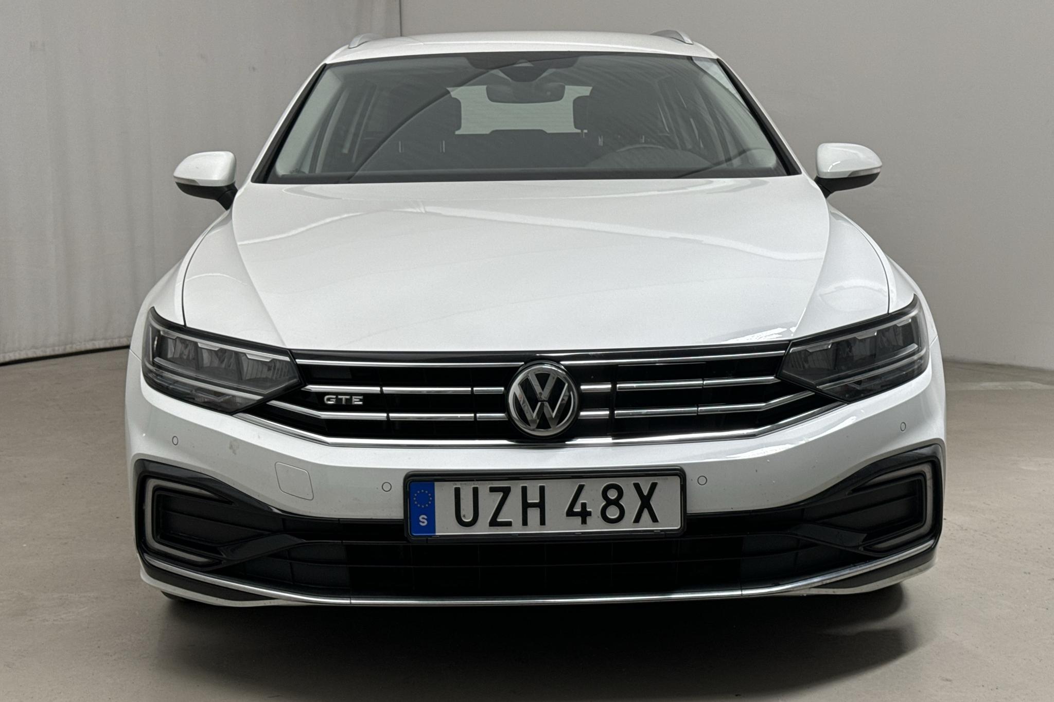 VW Passat 1.4 GTE Sportscombi (218hk) - 102 290 km - Automaatne - valge - 2020