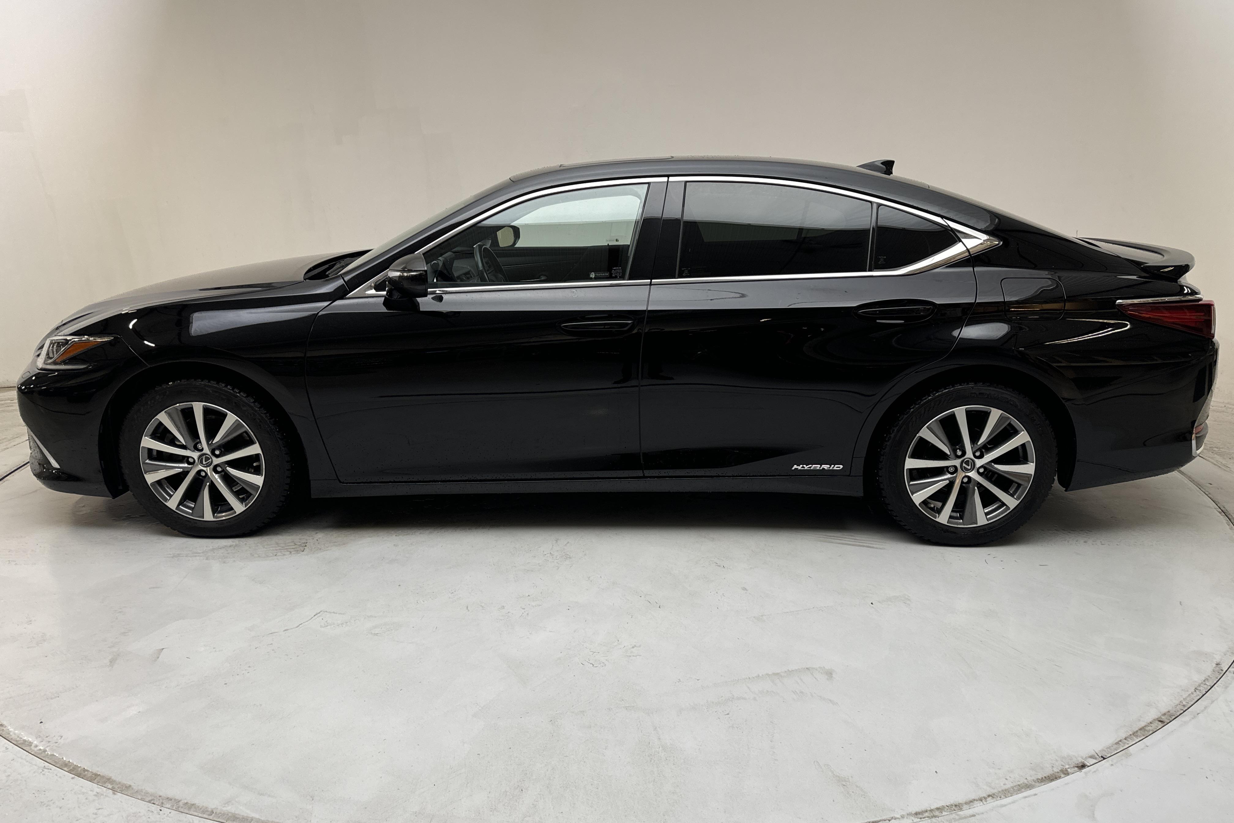 Lexus ES 300h (218hk) - 97 180 km - Automatic - black - 2019