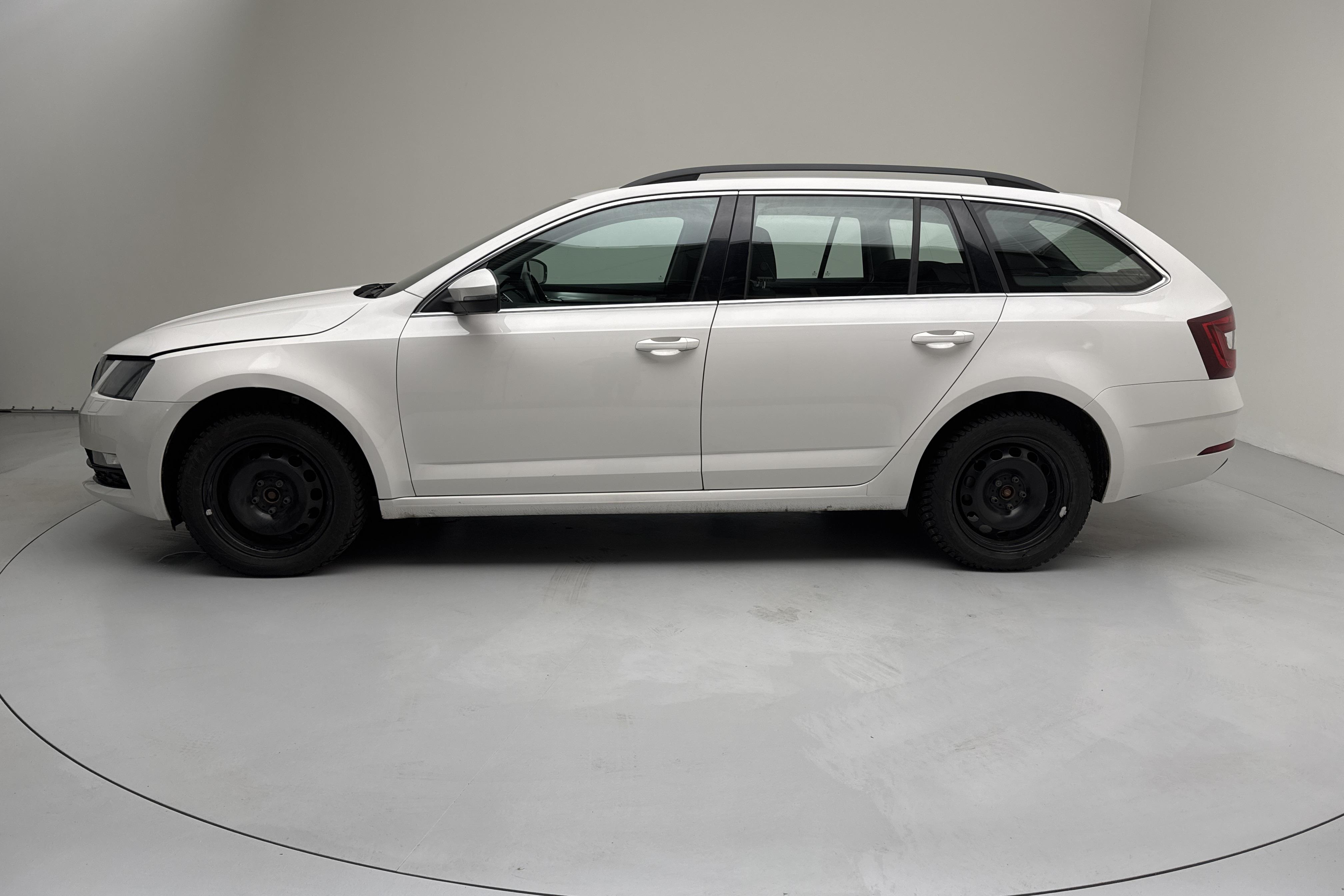 Skoda Octavia III 2.0 TDI Combi 4x4 (150hk) - 11 689 mil - Automat - vit - 2018