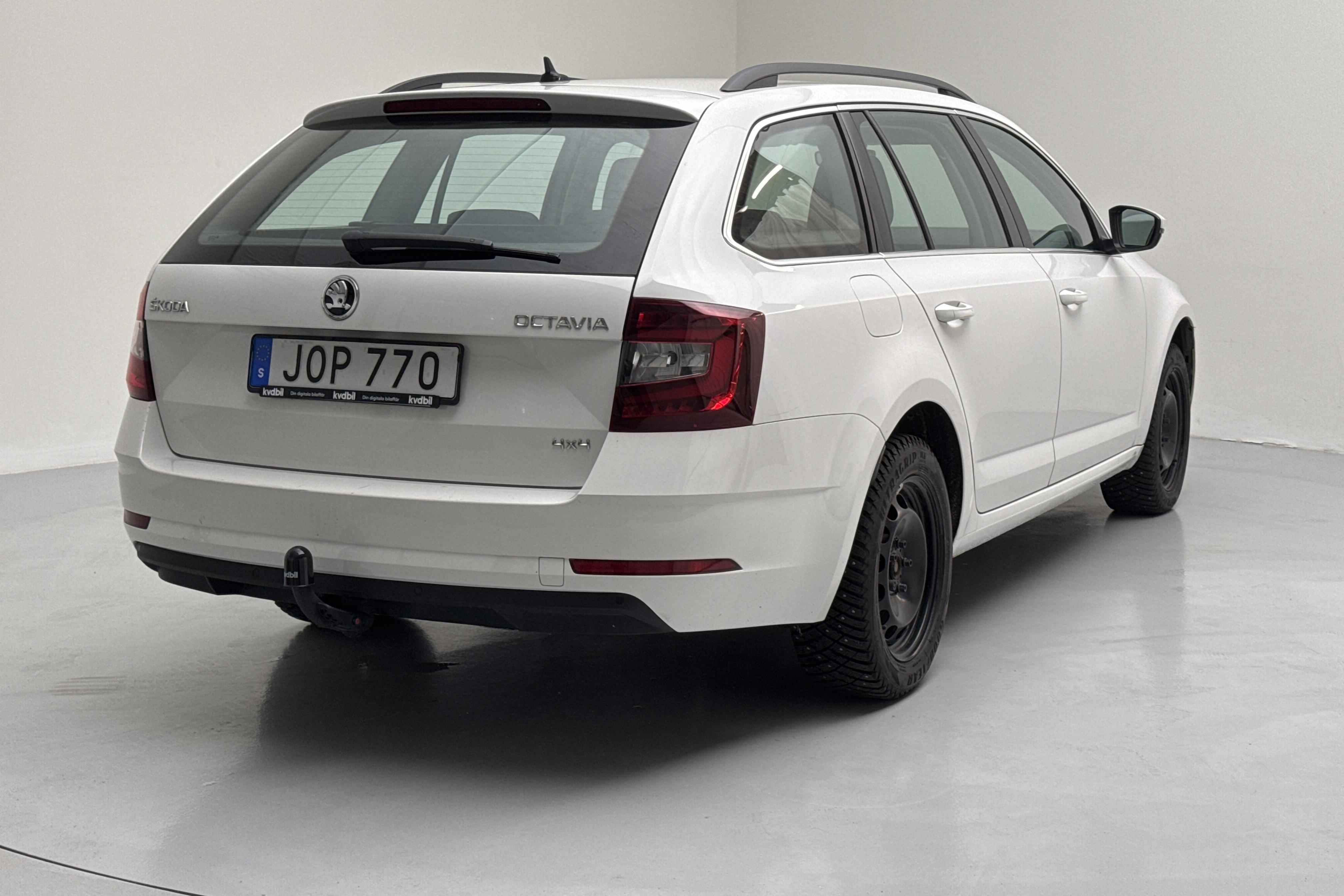 Skoda Octavia III 2.0 TDI Combi 4x4 (150hk) - 11 689 mil - Automat - vit - 2018