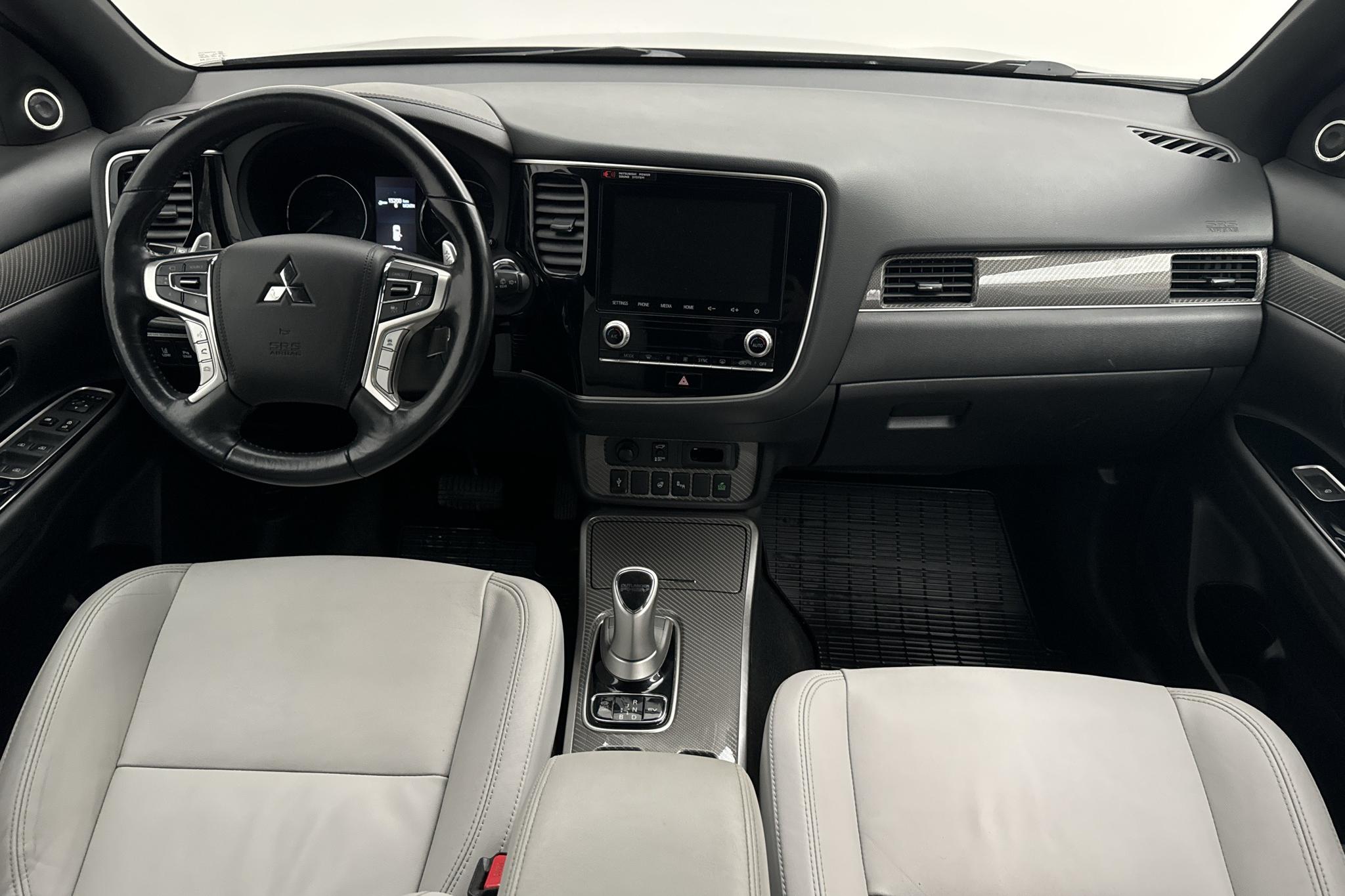 Mitsubishi Outlander 2.4 Plug-in Hybrid 4WD (136hk) - 63 730 km - Automaattinen - ruskea - 2020