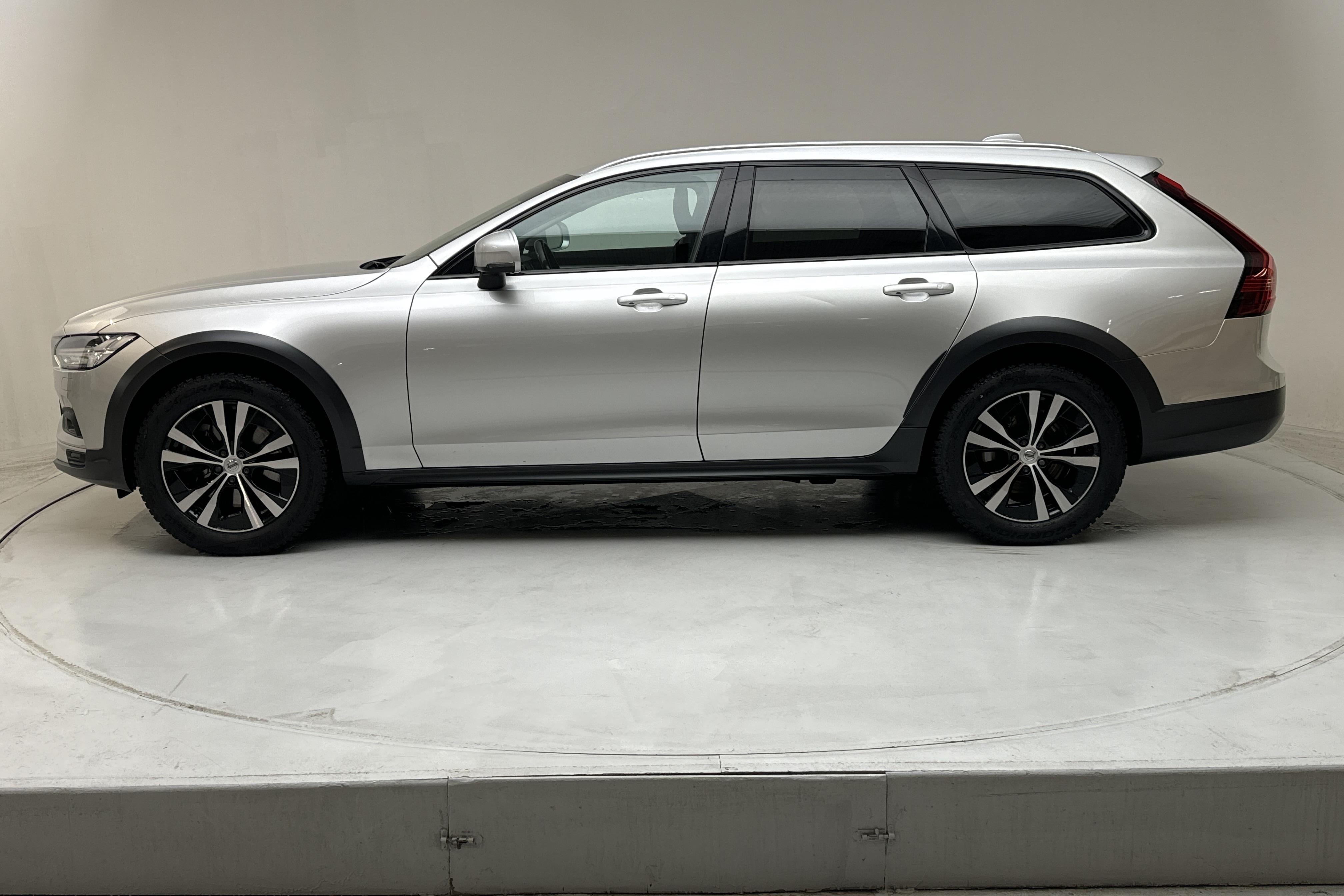 Volvo V90 B4 Cross Country AWD Mildhybrid, Diesel (197hk) - 14 451 mil - Automat - silver - 2021