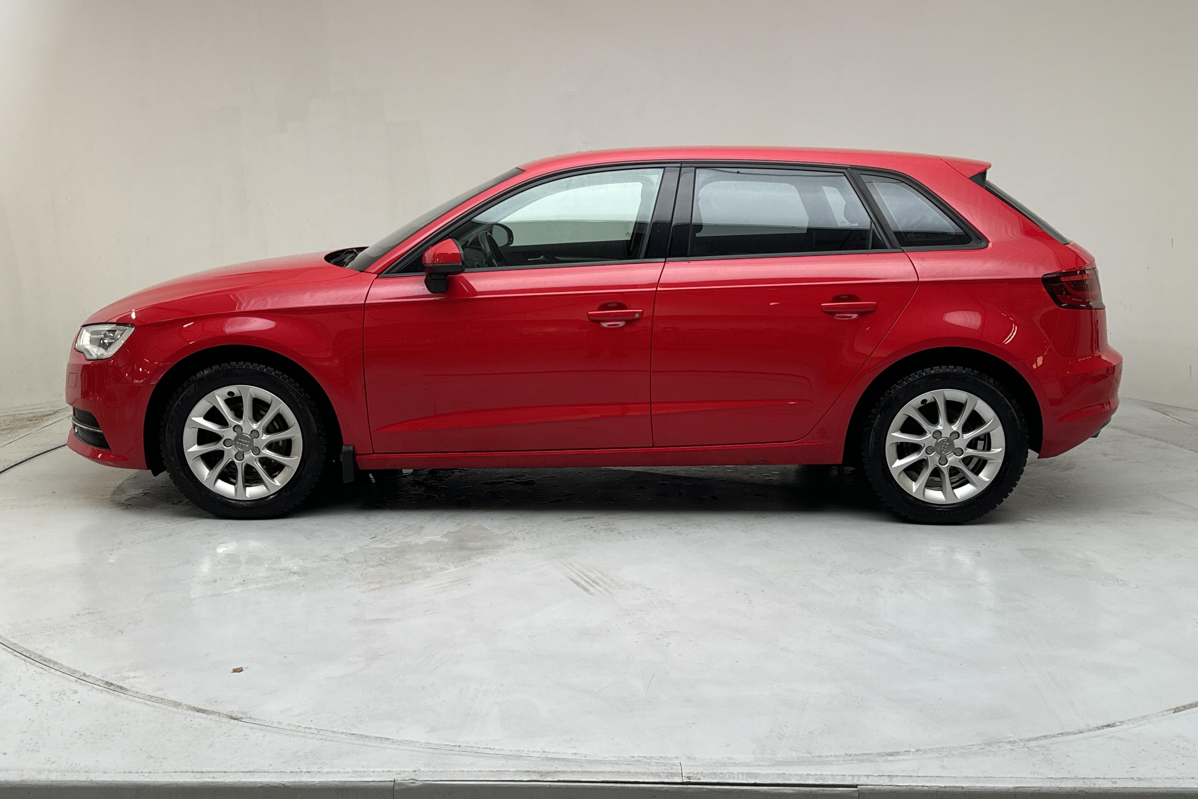 Audi A3 1.2 TFSI Sportback (110hk) - 91 730 km - Käsitsi - punane - 2016