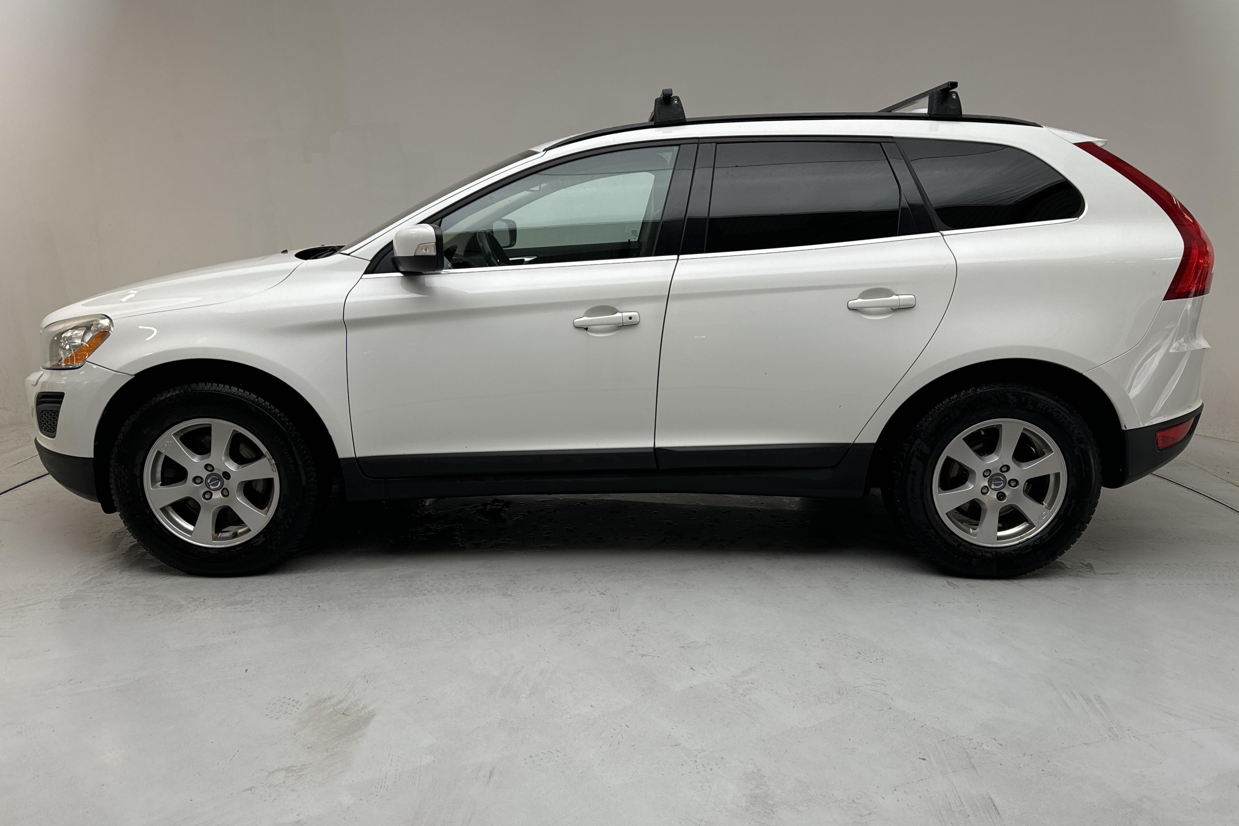 Volvo XC60 D4 2WD (163hk) - 27 013 mil - Manuell - vit - 2013