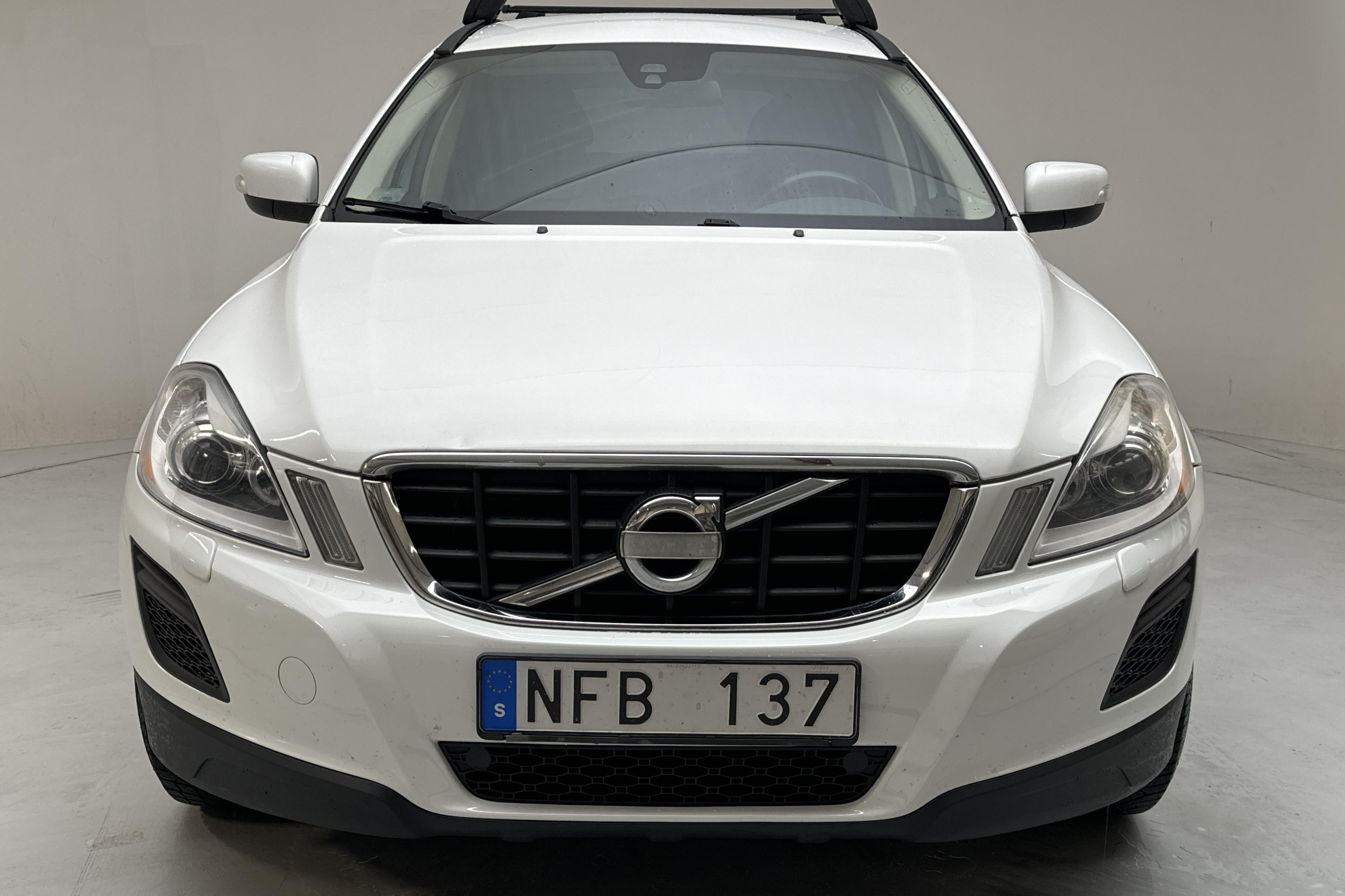 Volvo XC60 D4 2WD (163hk) - 27 013 mil - Manuell - vit - 2013