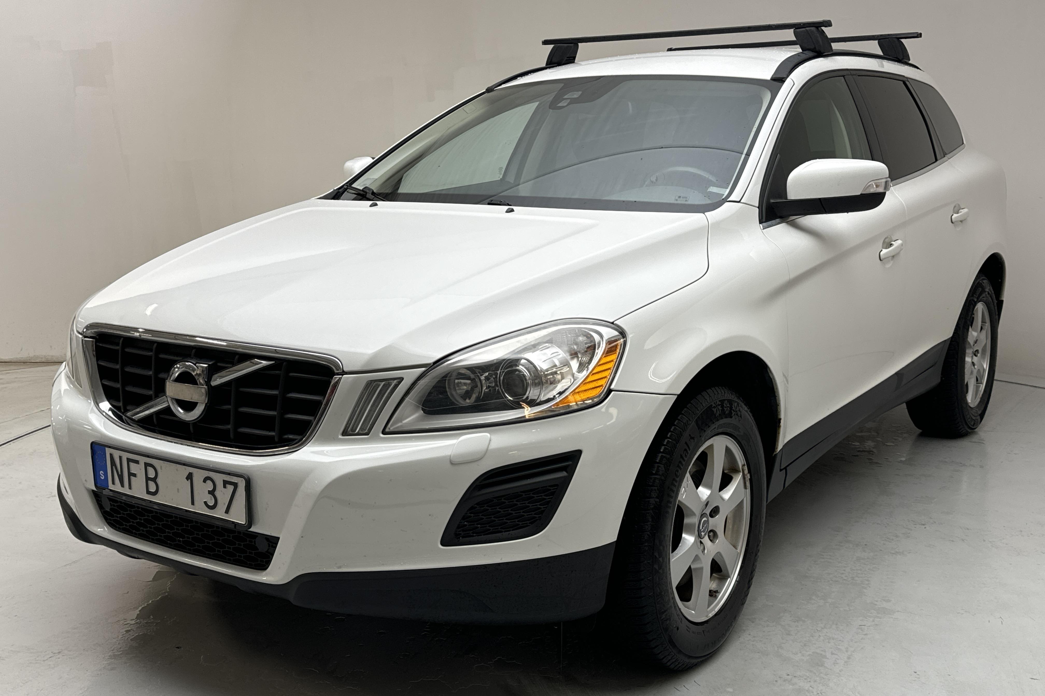 Volvo XC60 D4 2WD (163hk) - 27 013 mil - Manuell - vit - 2013