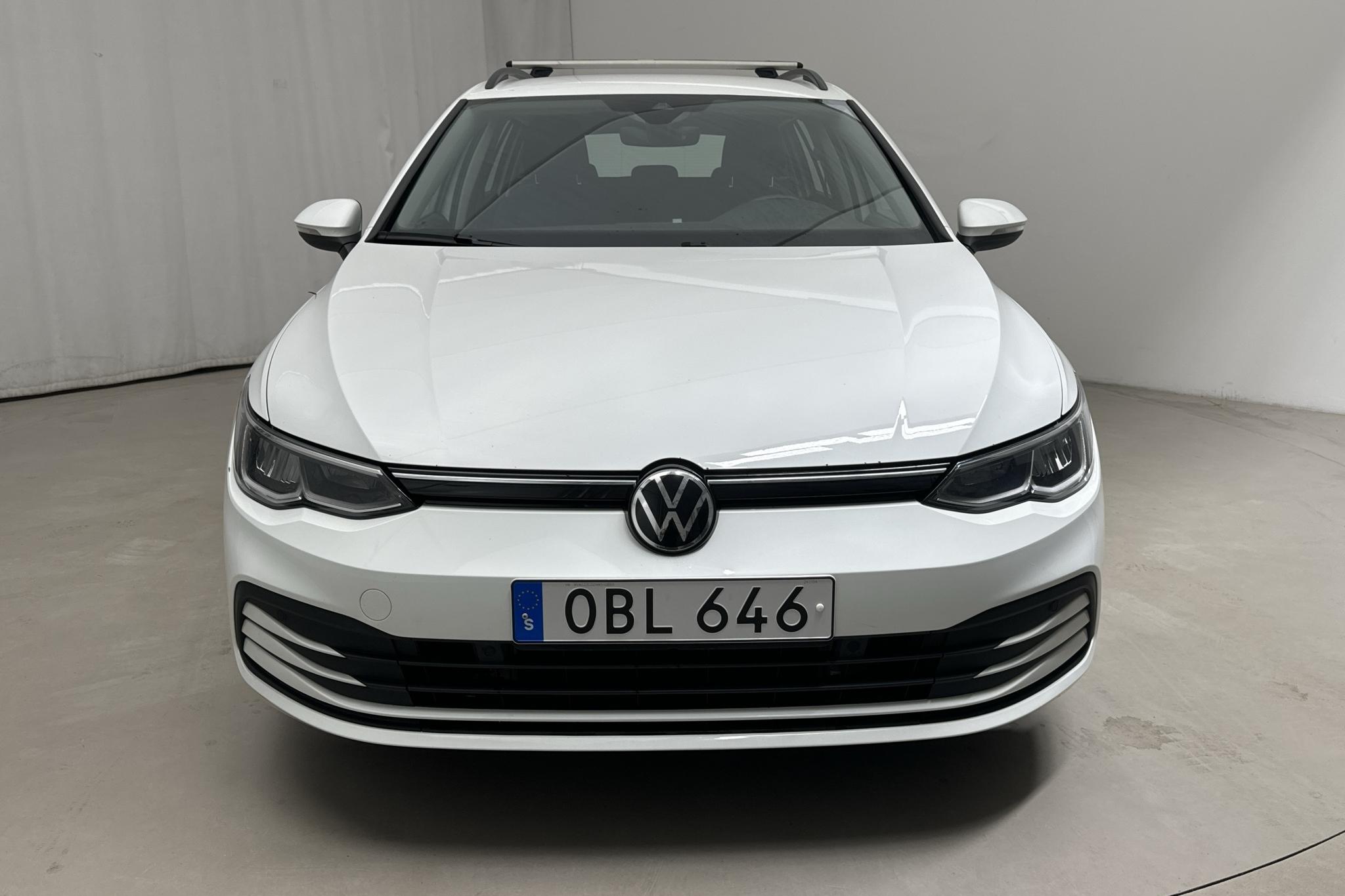 VW Golf VIII 2.0 TDI Sportscombi (115hk) - 92 870 km - Automatic - white - 2022