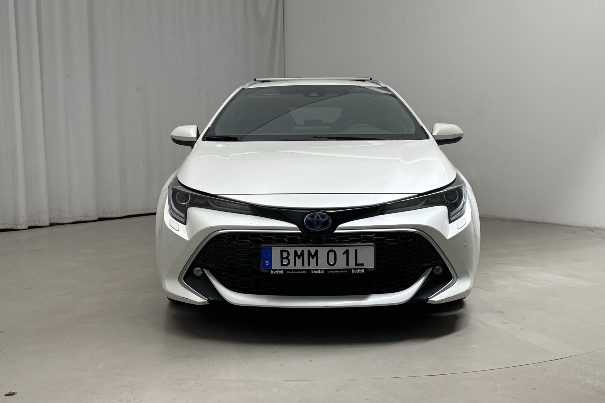 Toyota Corolla 1.8 Hybrid Touring Sports (122hk) - 23 022 mil - Automat - vit - 2019