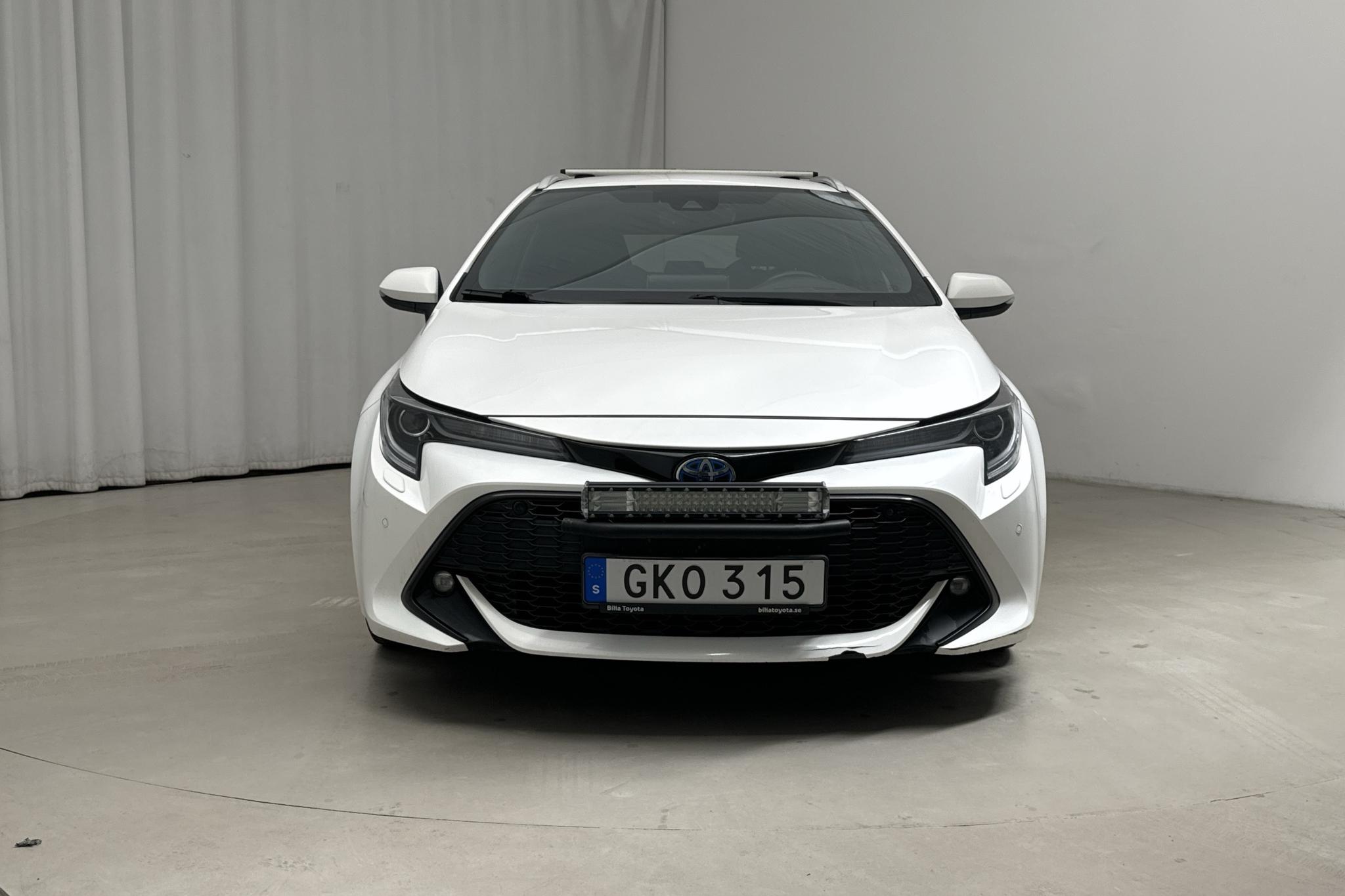 Toyota Corolla 1.8 Hybrid Touring Sports (122hk) - 26 611 mil - Automat - vit - 2019