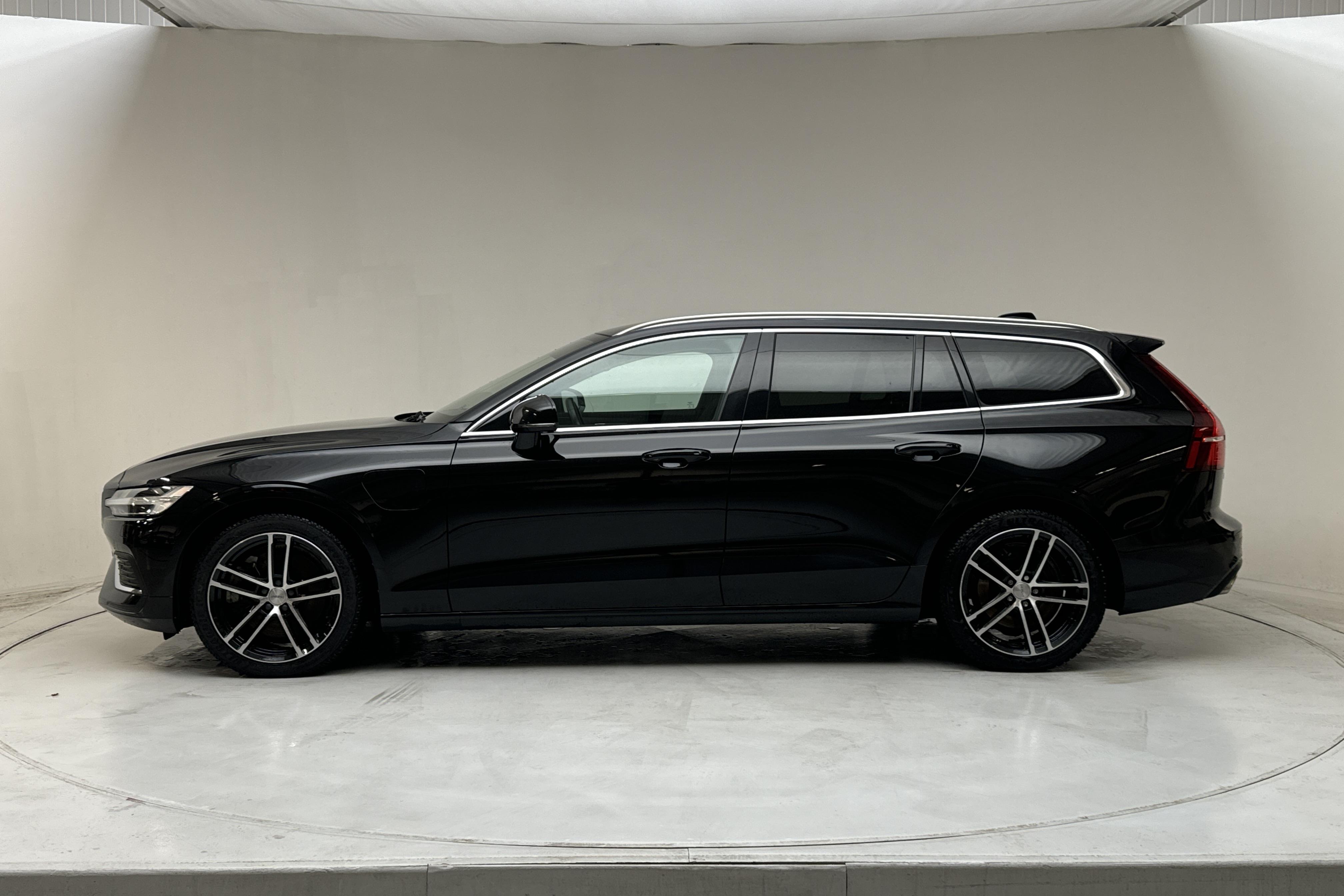 Volvo V60 T6 AWD Twin Engine (340hk) - 74 970 km - Automaattinen - musta - 2022