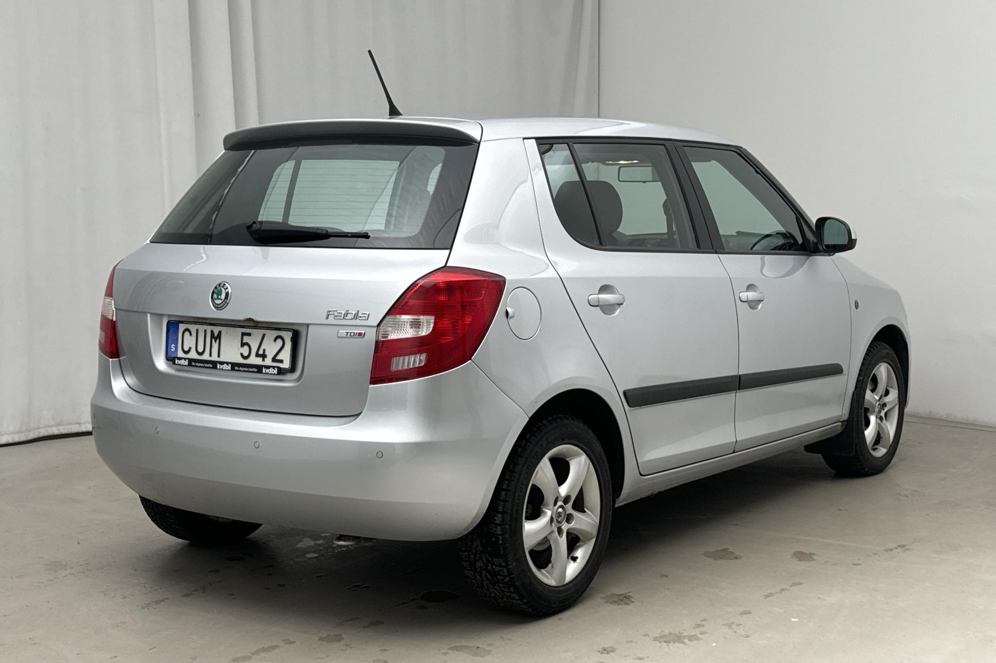 Skoda Fabia 1.6 TDI (90hk) - 15 680 mil - Manuell - silver - 2012