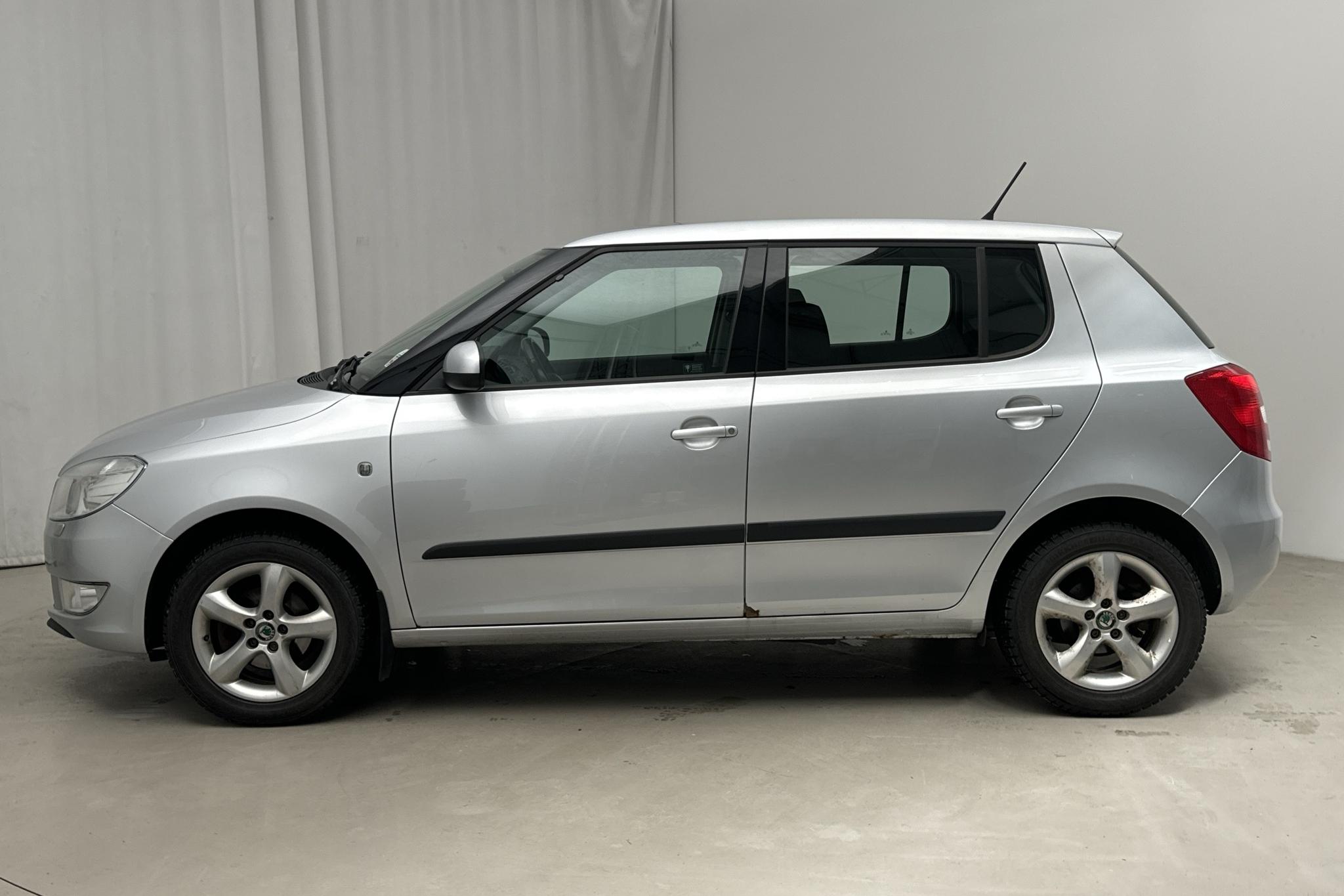 Skoda Fabia 1.6 TDI (90hk) - 156 800 km - Käsitsi - hõbe - 2012