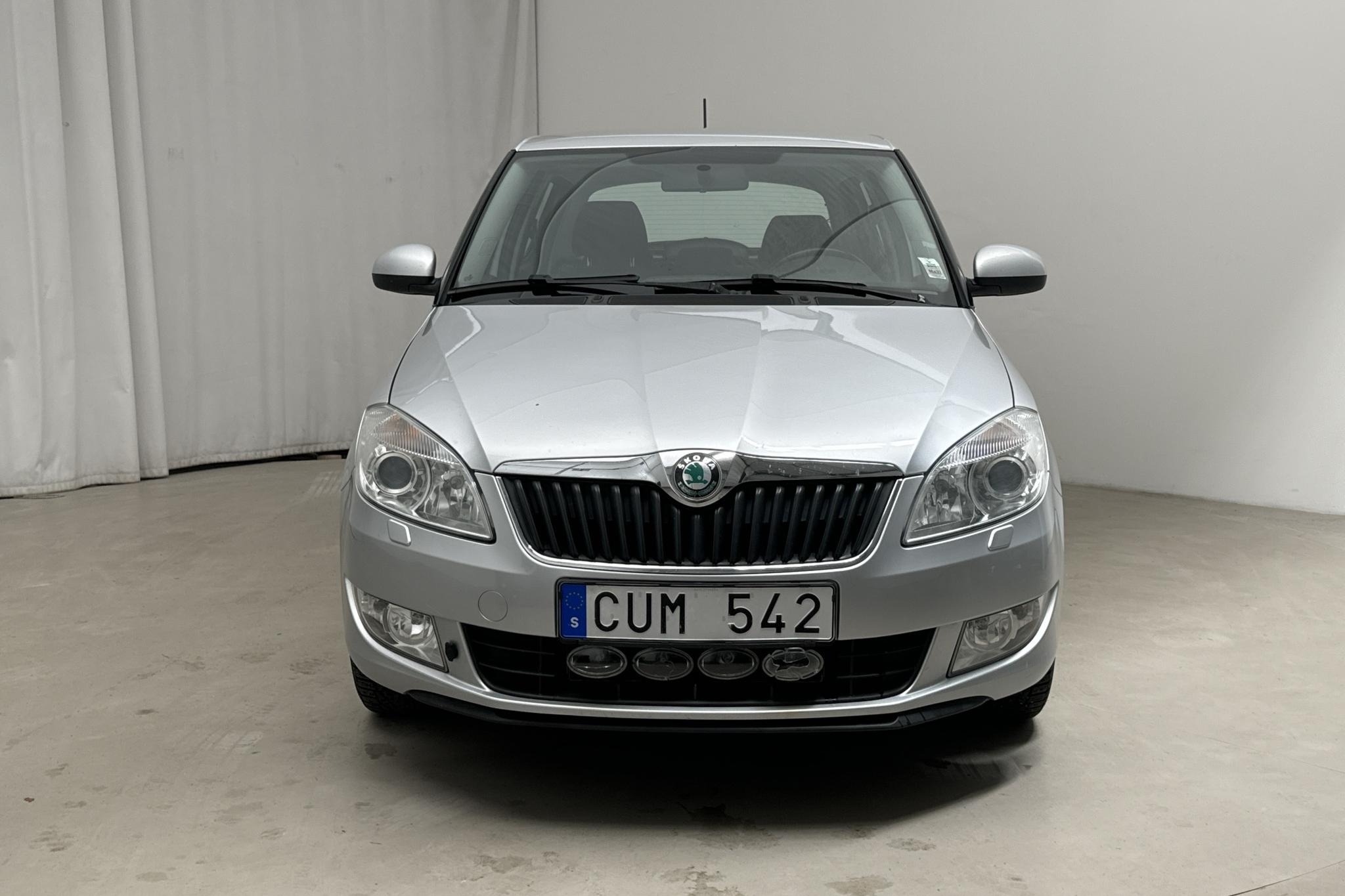 Skoda Fabia 1.6 TDI (90hk) - 156 800 km - Manuaalinen - hopea - 2012