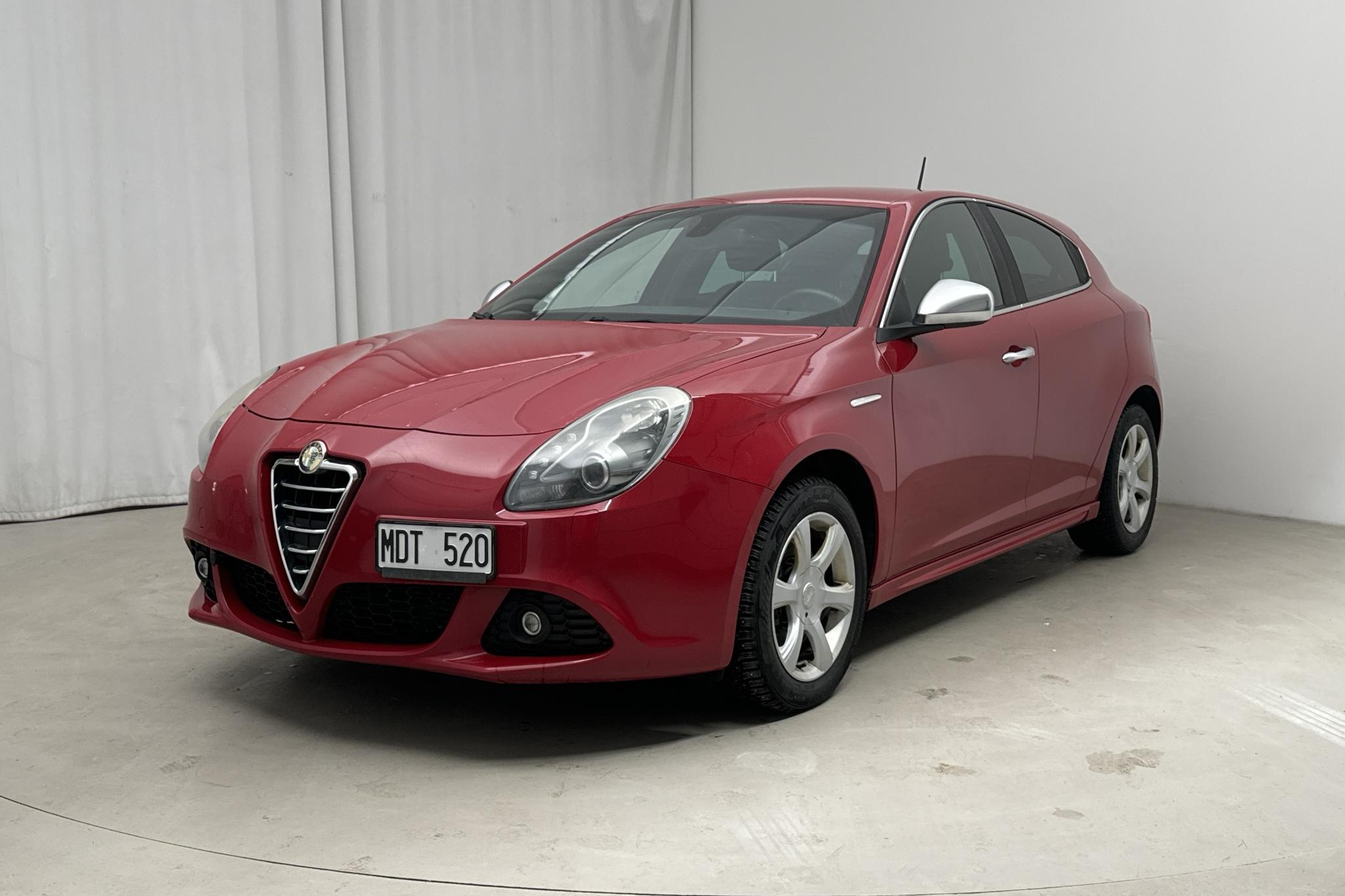 Alfa Romeo Giulietta 2.0 JTDm (140hk) - 151 230 km - Käsitsi - punane - 2012