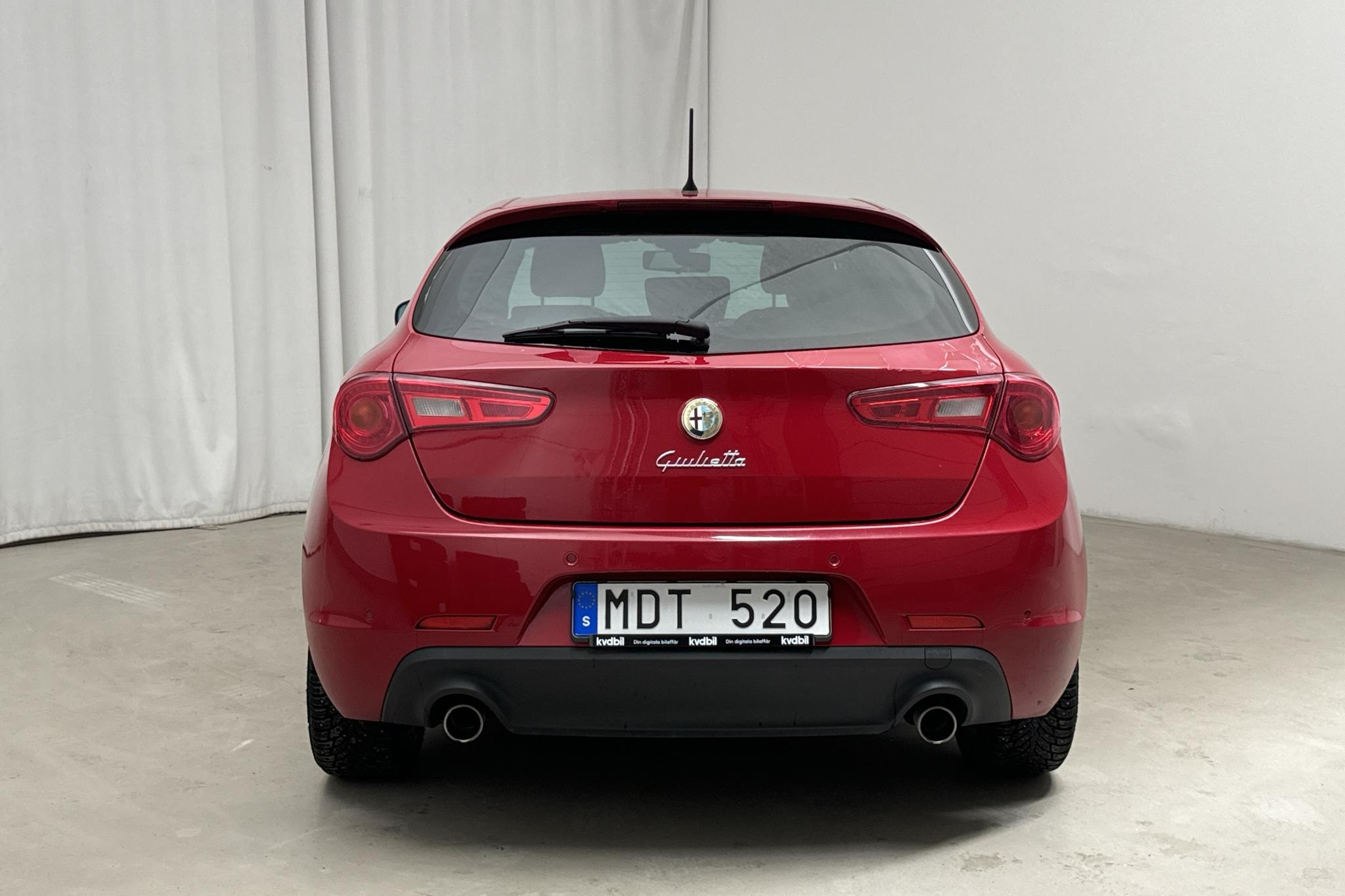 Alfa Romeo Giulietta 2.0 JTDm (140hk) - 151 230 km - Käsitsi - punane - 2012