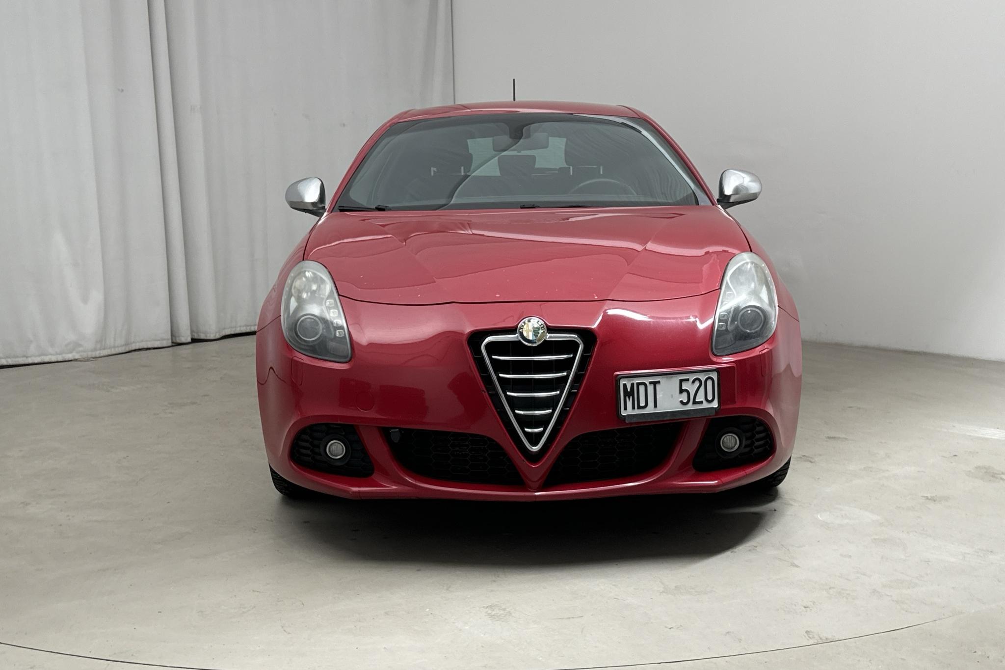 Alfa Romeo Giulietta 2.0 JTDm (140hk) - 151 230 km - Käsitsi - punane - 2012