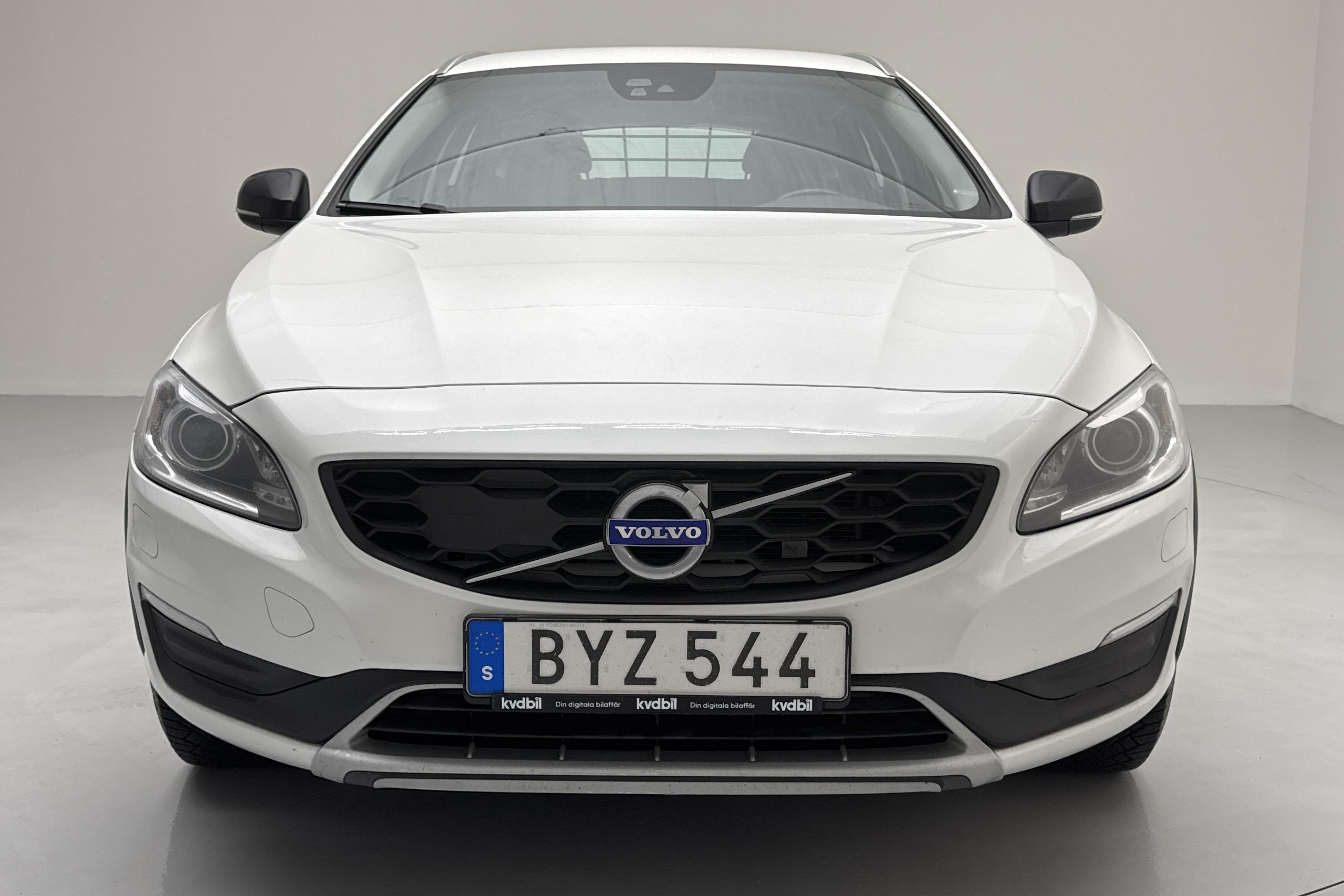 Volvo V60 D3 Cross Country (150hk) - 17 036 mil - Automat - vit - 2017