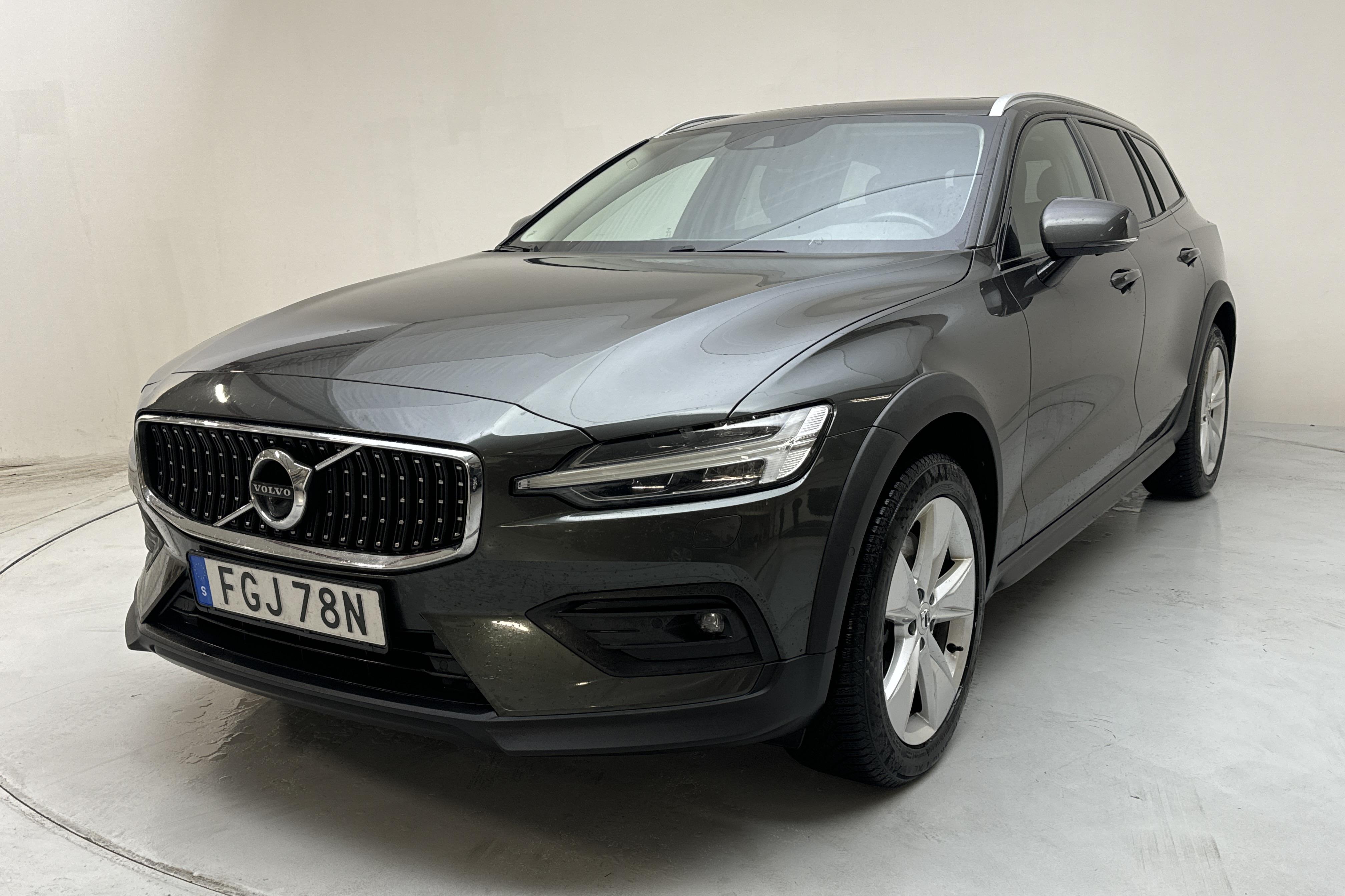 Volvo V60 B4 Cross Country AWD Mildhybrid, Diesel (197hk) - 11 531 mil - Automat - Dark Grey - 2021