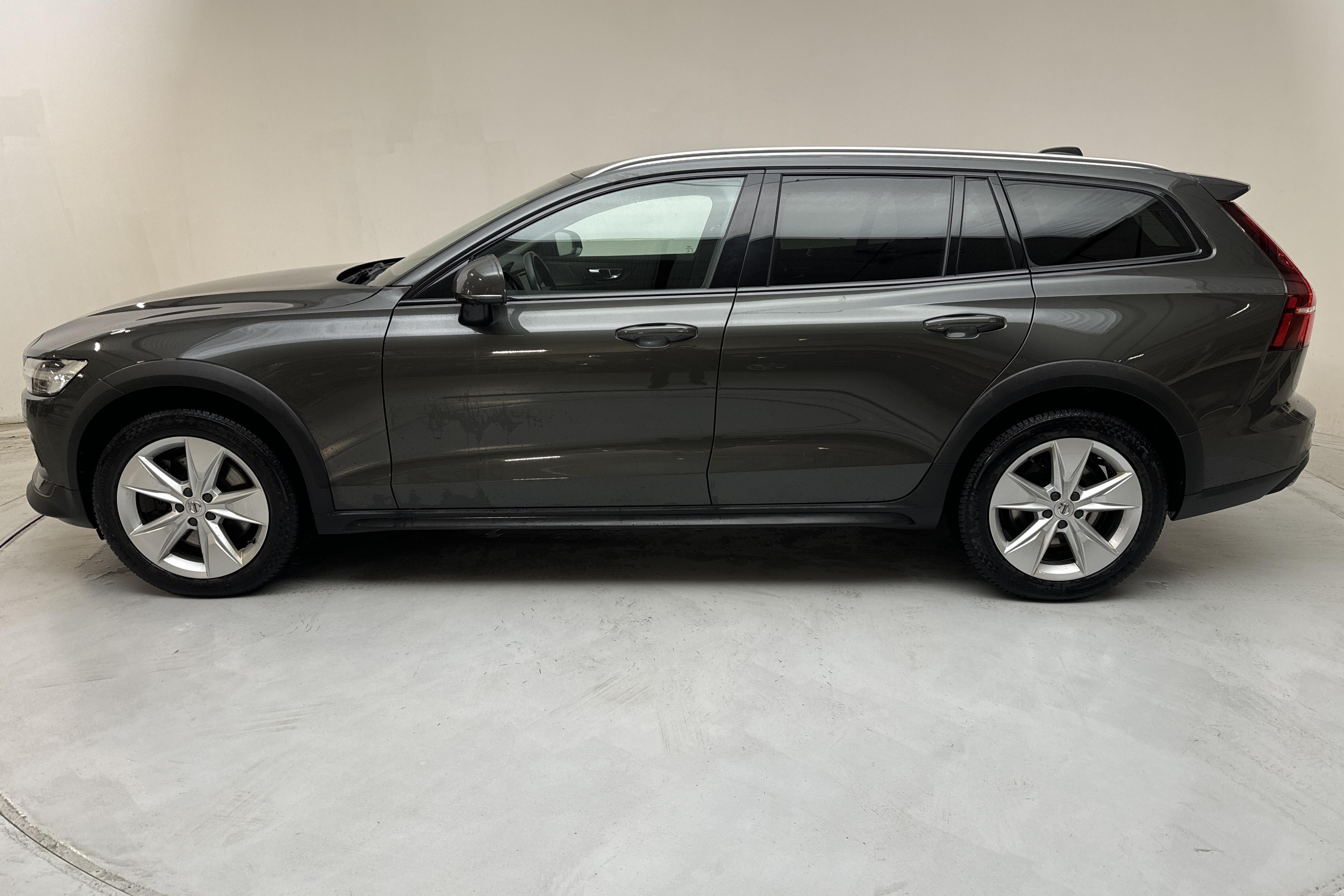 Volvo V60 B4 Cross Country AWD Mildhybrid, Diesel (197hk) - 11 531 mil - Automat - Dark Grey - 2021