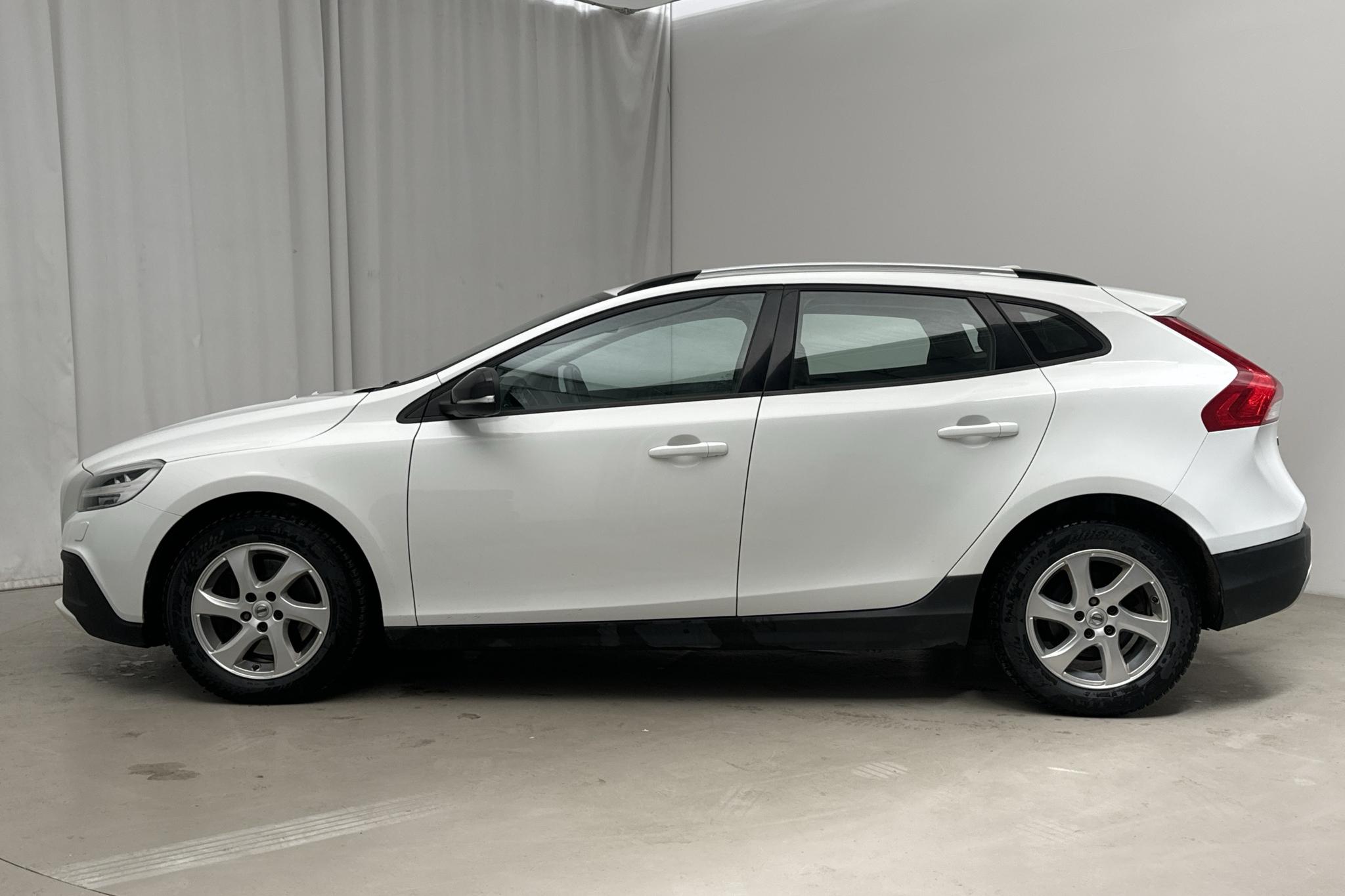 Volvo V40 Cross Country D2 (120hk) - 15 318 mil - Automat - vit - 2017