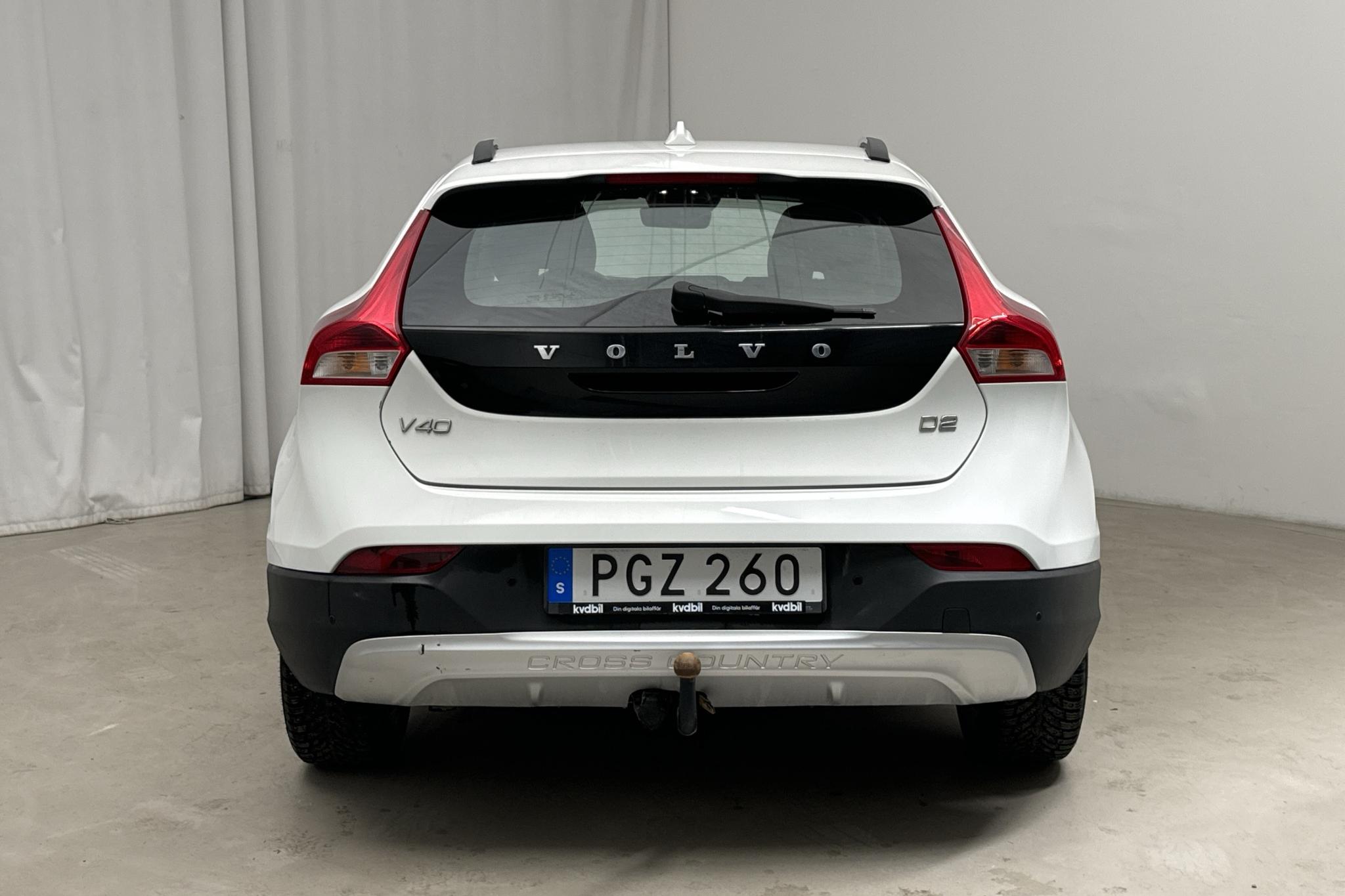 Volvo V40 Cross Country D2 (120hk) - 15 318 mil - Automat - vit - 2017