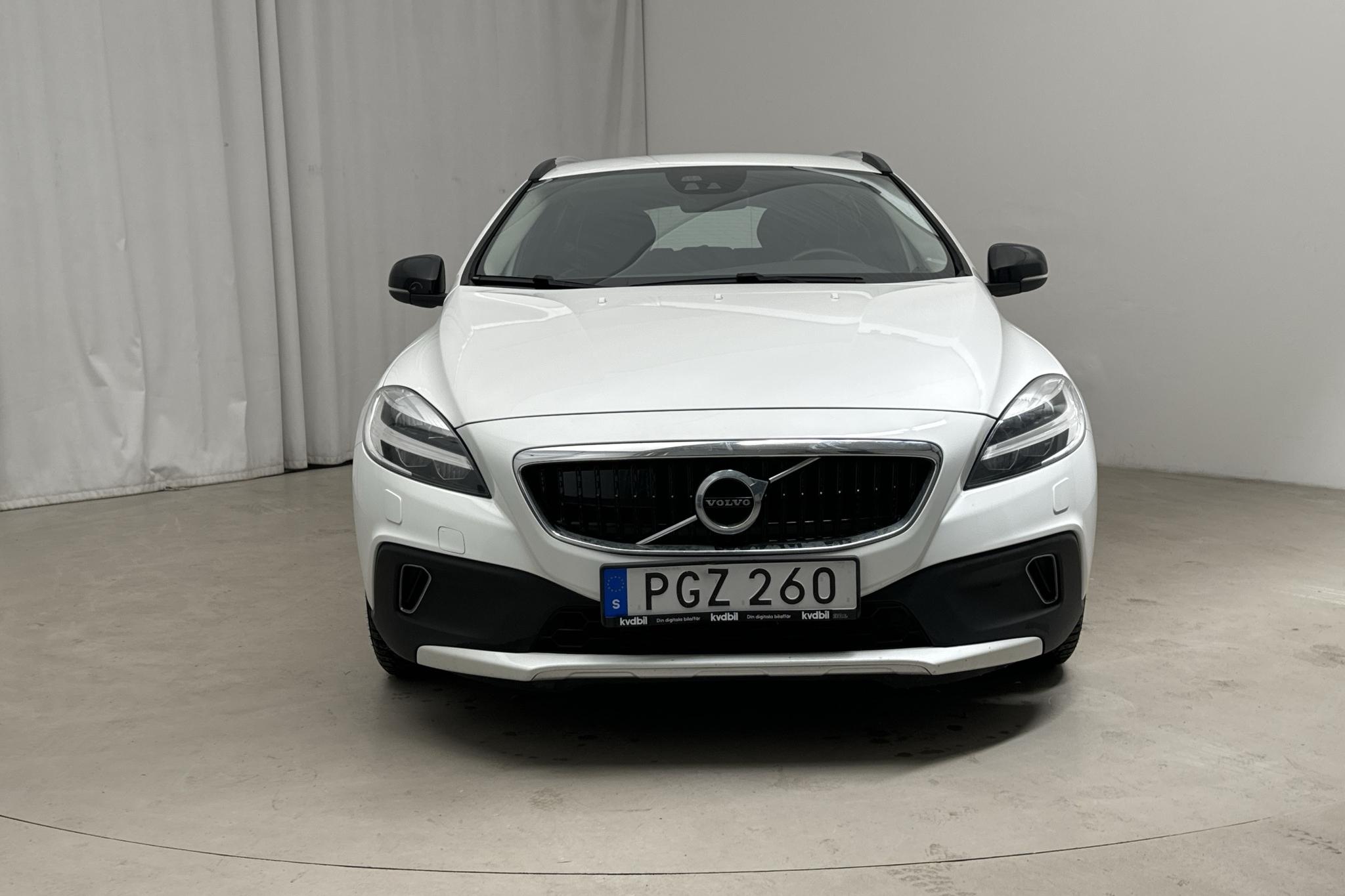 Volvo V40 Cross Country D2 (120hk) - 15 318 mil - Automat - vit - 2017