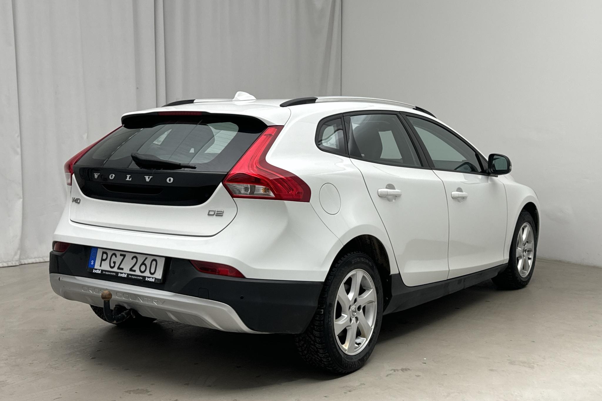 Volvo V40 Cross Country D2 (120hk) - 15 318 mil - Automat - vit - 2017